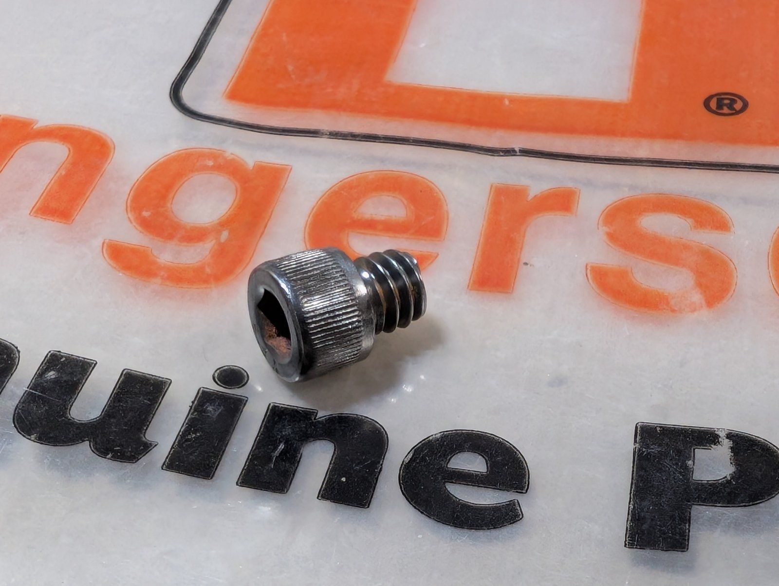61-44 SOCKET HEAD CAP SCREW 1/4-20 X 1/4 - Ingersoll/Case Tractor Part