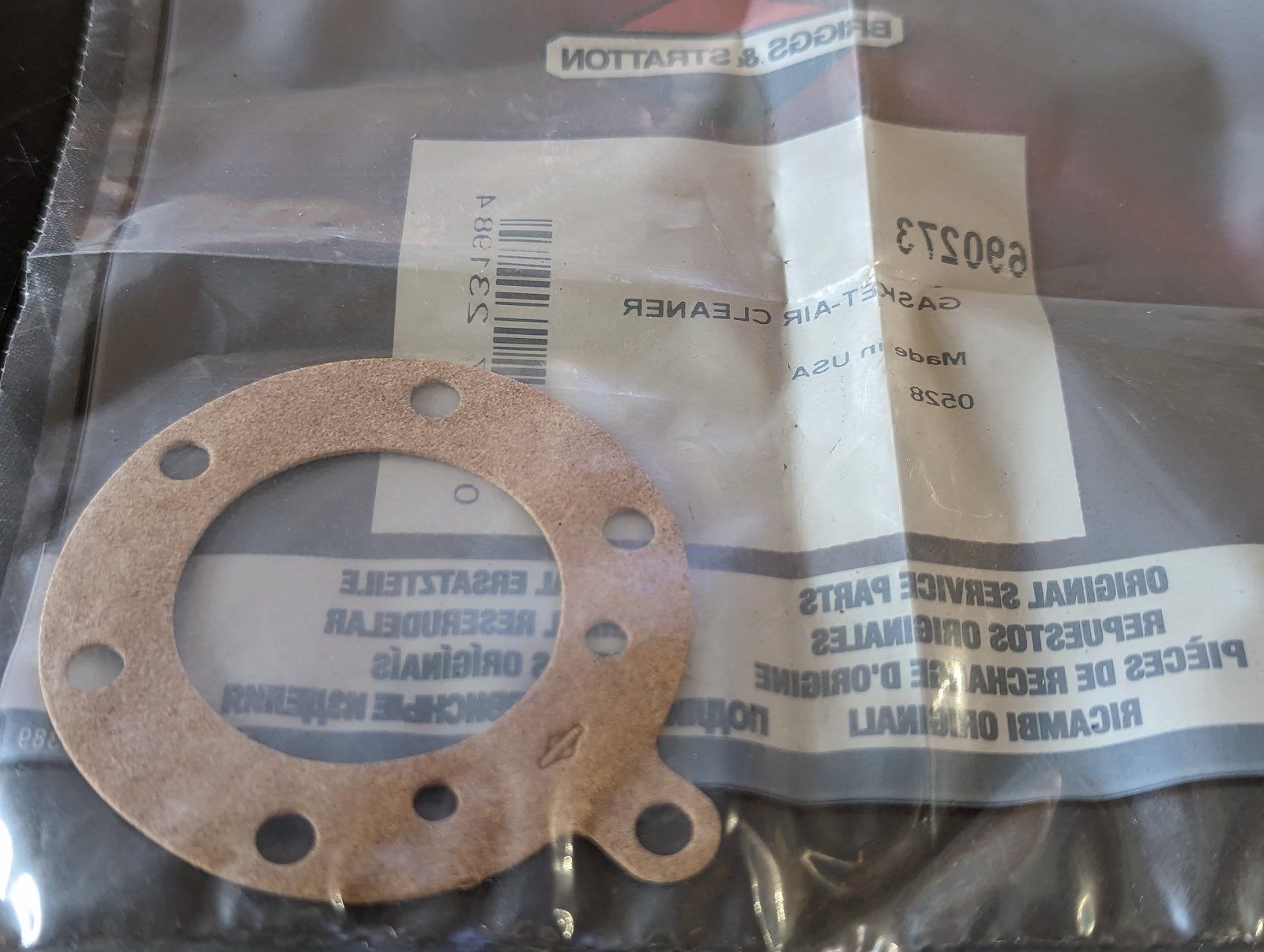 690273 BRIGGS AIR CLEANER GASKET - Ingersoll/Case Tractor Part