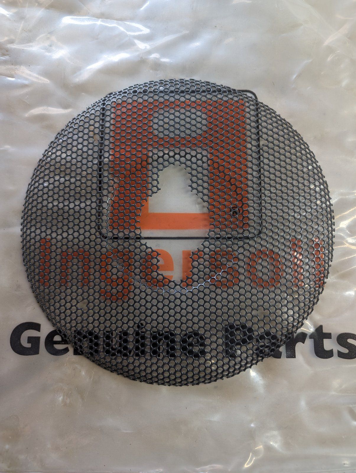 690478 BRIGGS SCREEN ROTATING - Ingersoll/Case Tractor Part