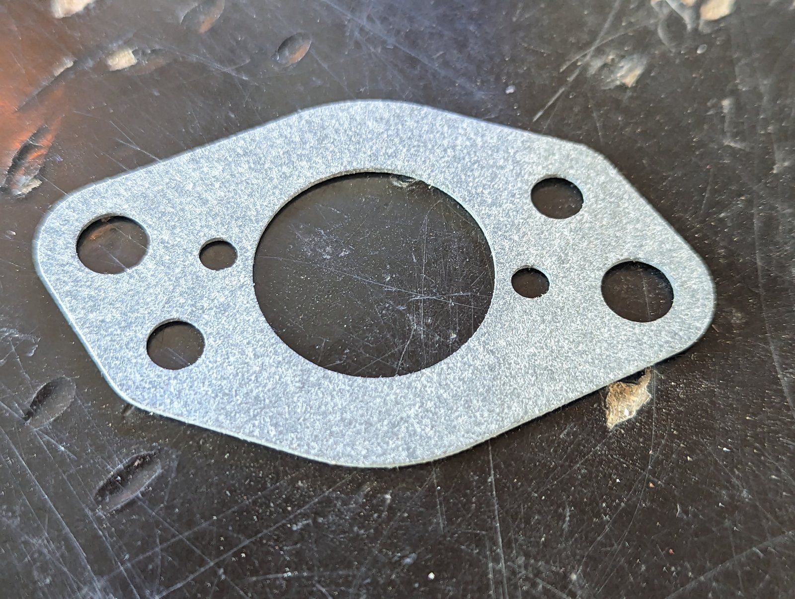 691694 BRIGGS INTAKE GASKET - Ingersoll/Case Tractor Part