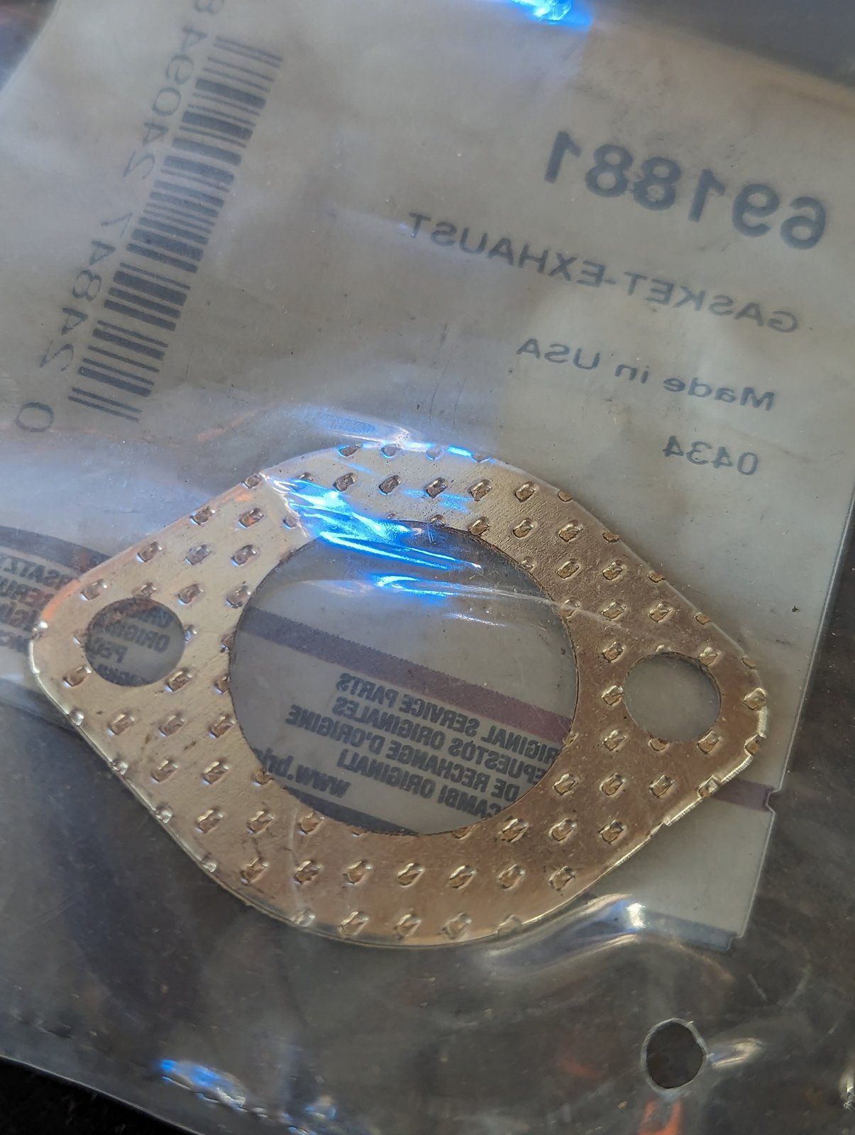 691881 BRIGGS EXHUAST GASKET - Ingersoll/Case Tractor Part