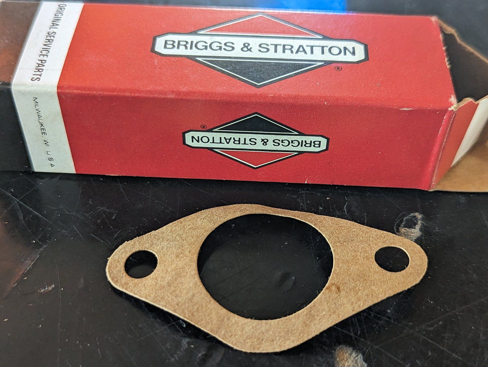 692214 BRIGGS INTAKE GASKET - Ingersoll/Case Tractor Part