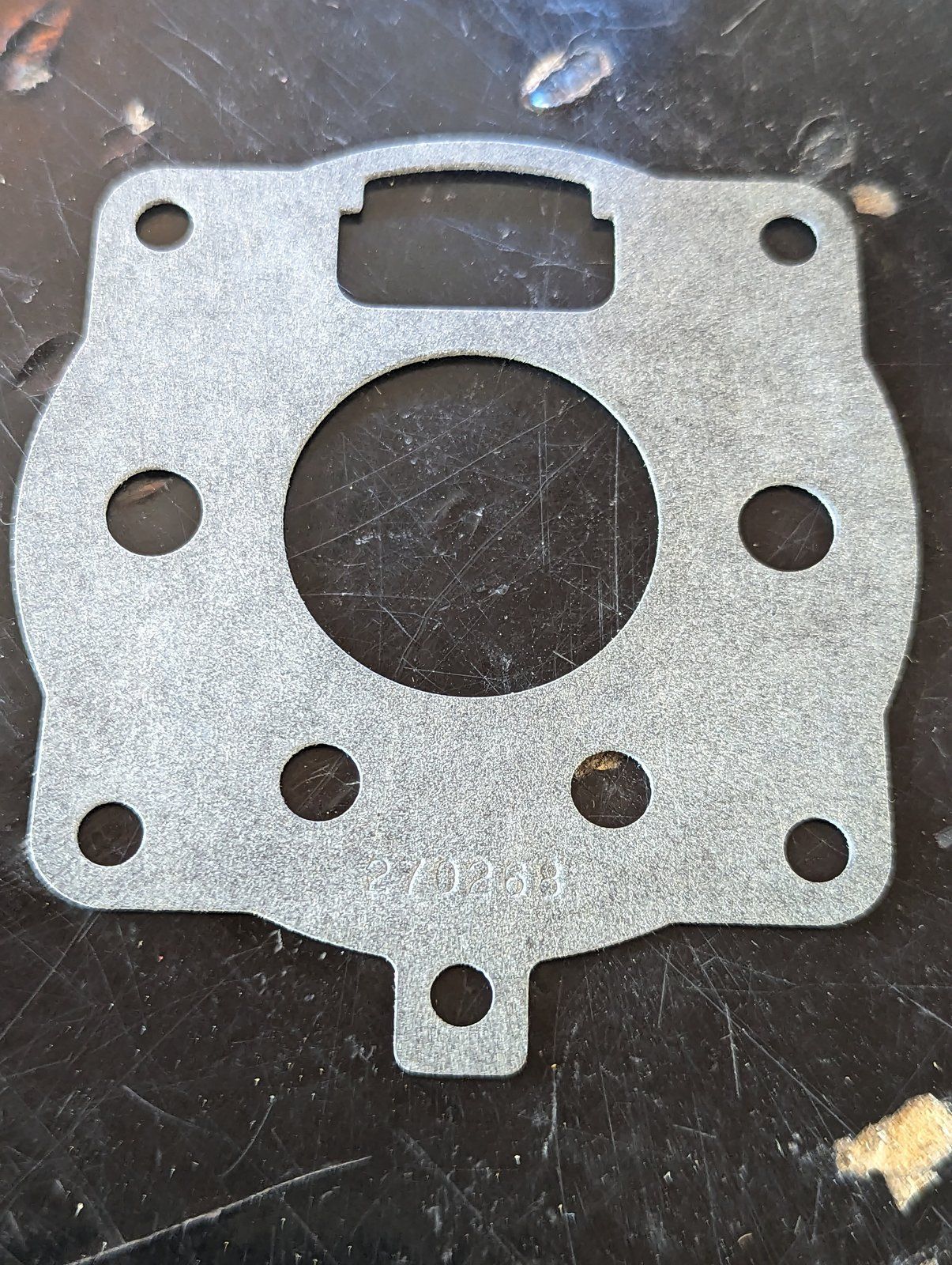 692215 BRIGGS CARB BODY GASKET - Ingersoll/Case Tractor Part