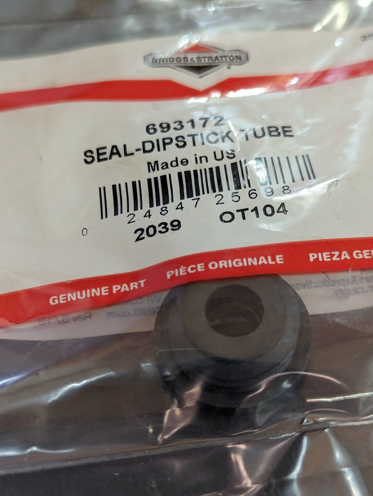 693172 BRIGGS DIPSTICK TUBE SEAL - Ingersoll/Case Tractor Part