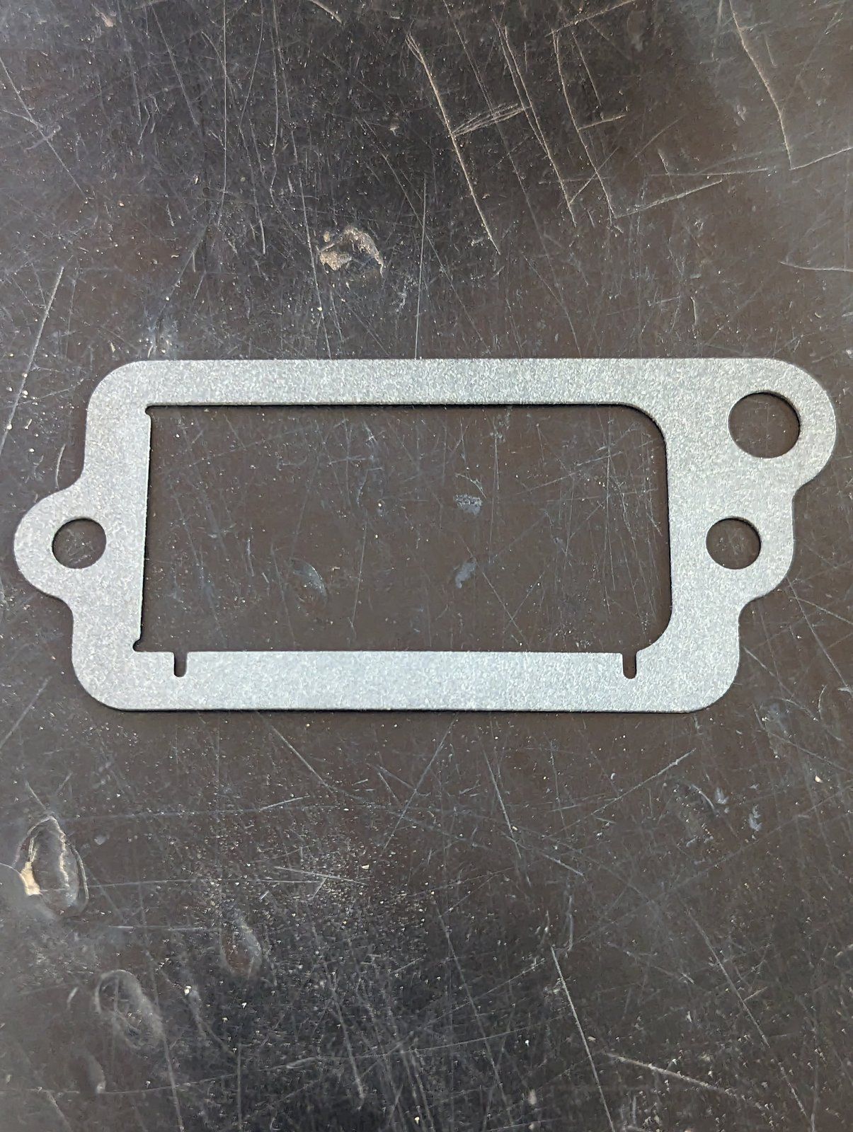 695890 BRIGGS BREATHER GASKET - Ingersoll/Case Tractor Part