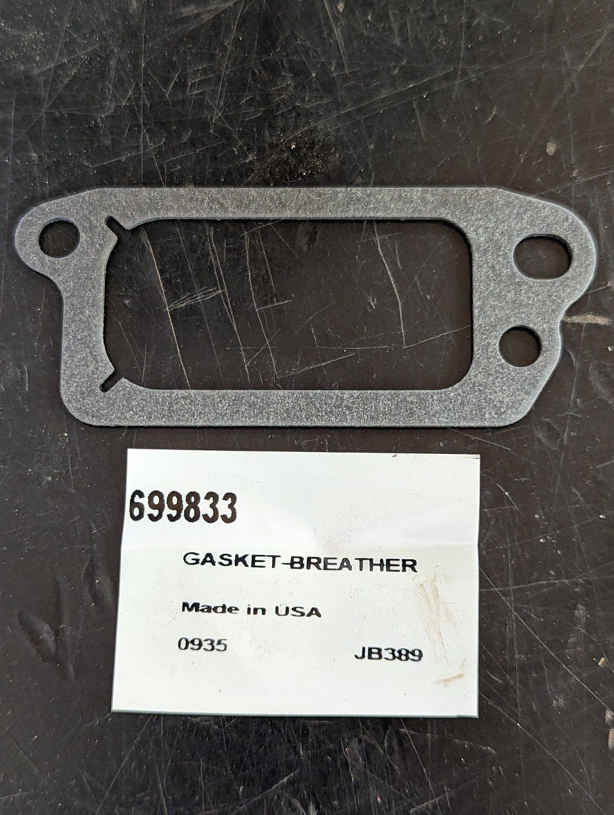 699833 BRIGGS BREATHER GASKET - Ingersoll/Case Tractor Part