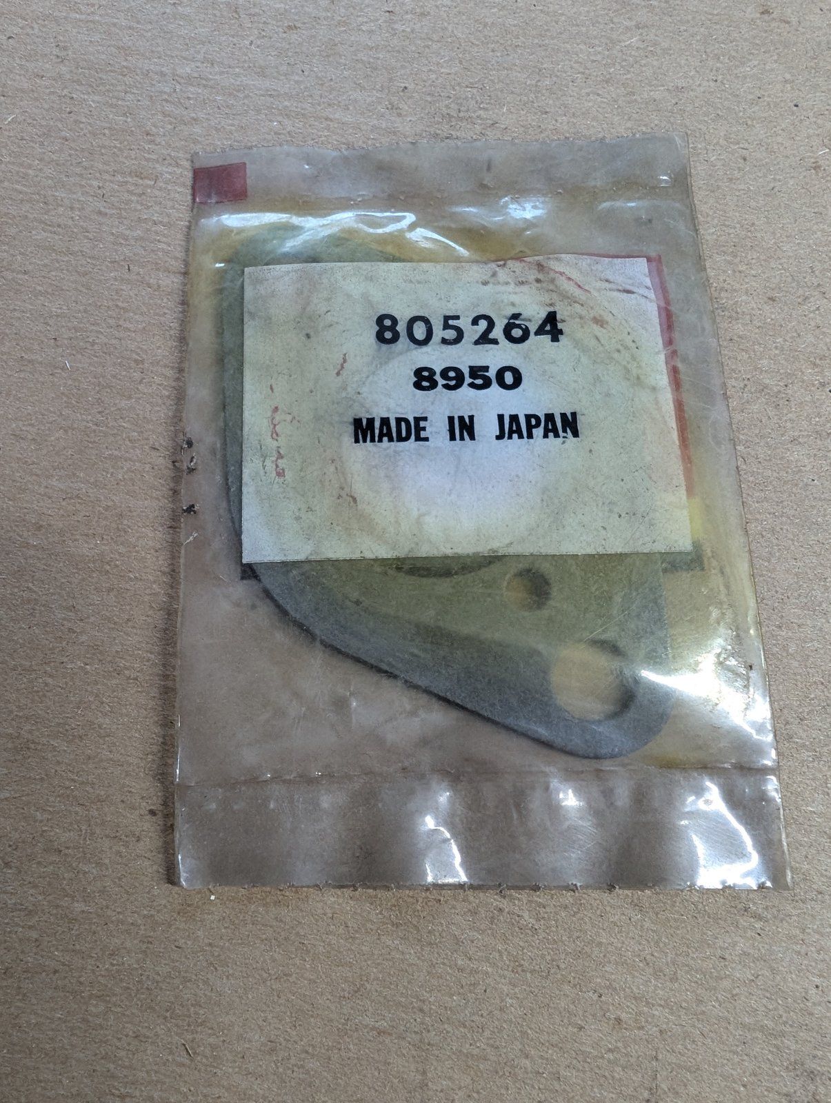 805264 BRIGGS CARB GASKET - Ingersoll/Case Tractor Part