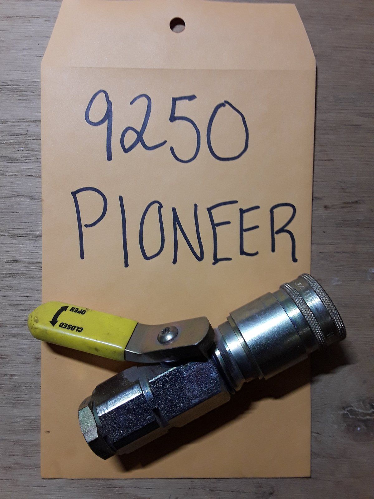 9250 PIONEER LEVER STYLE QUICK COUPLER - Ingersoll/Case Tractor Part