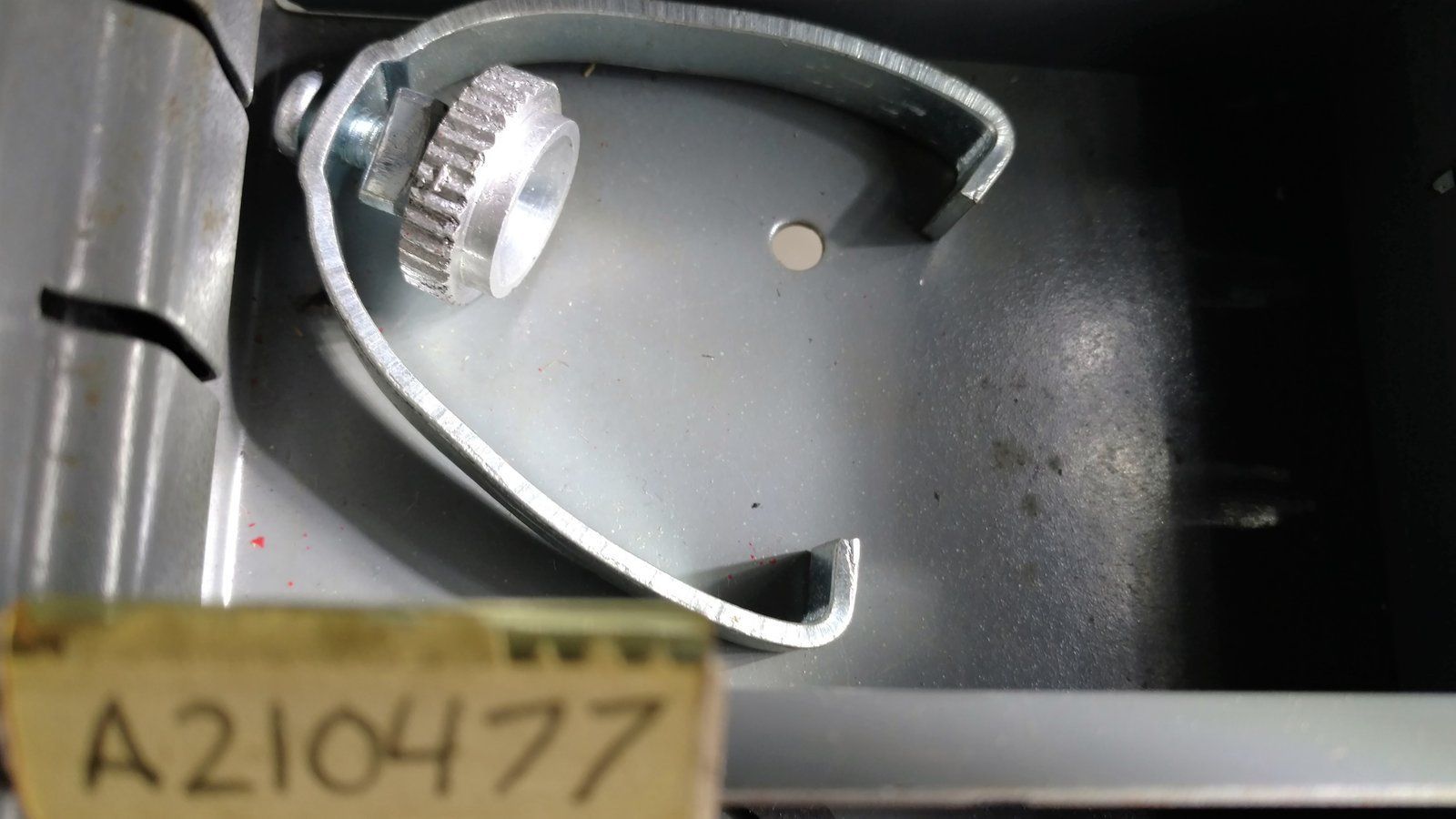 A210477 FUEL BOWL HANGER KOHLER - Ingersoll/Case Tractor Part