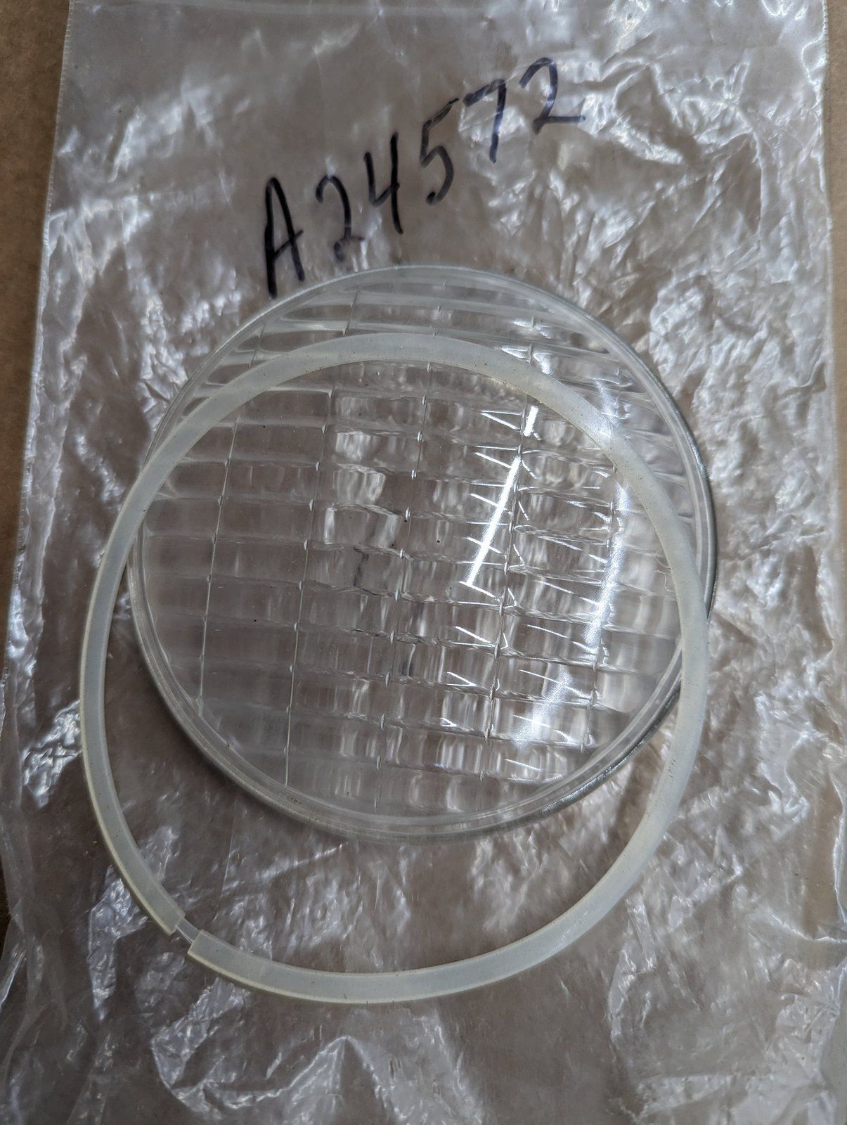 A24572 LAMP WITH GASKET - Ingersoll/Case Tractor Part