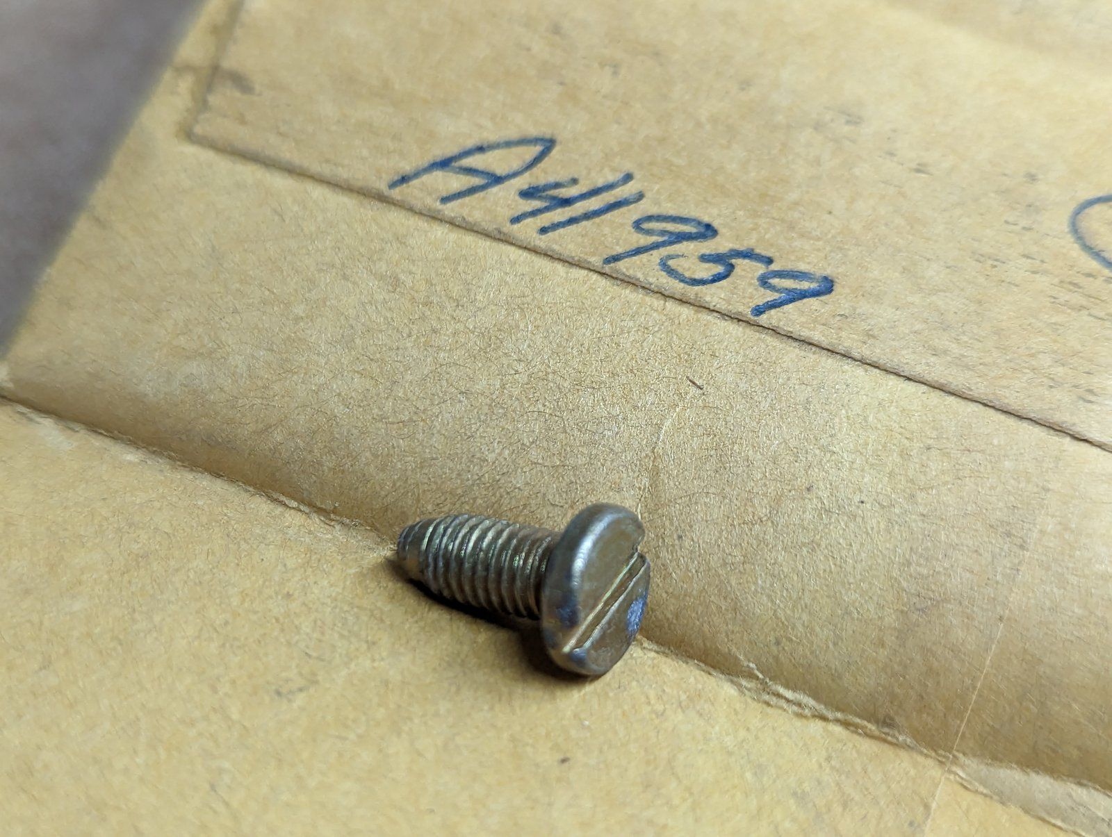A41959 SCREW #10 - 32 x 3/8" - Ingersoll/Case Tractor Part