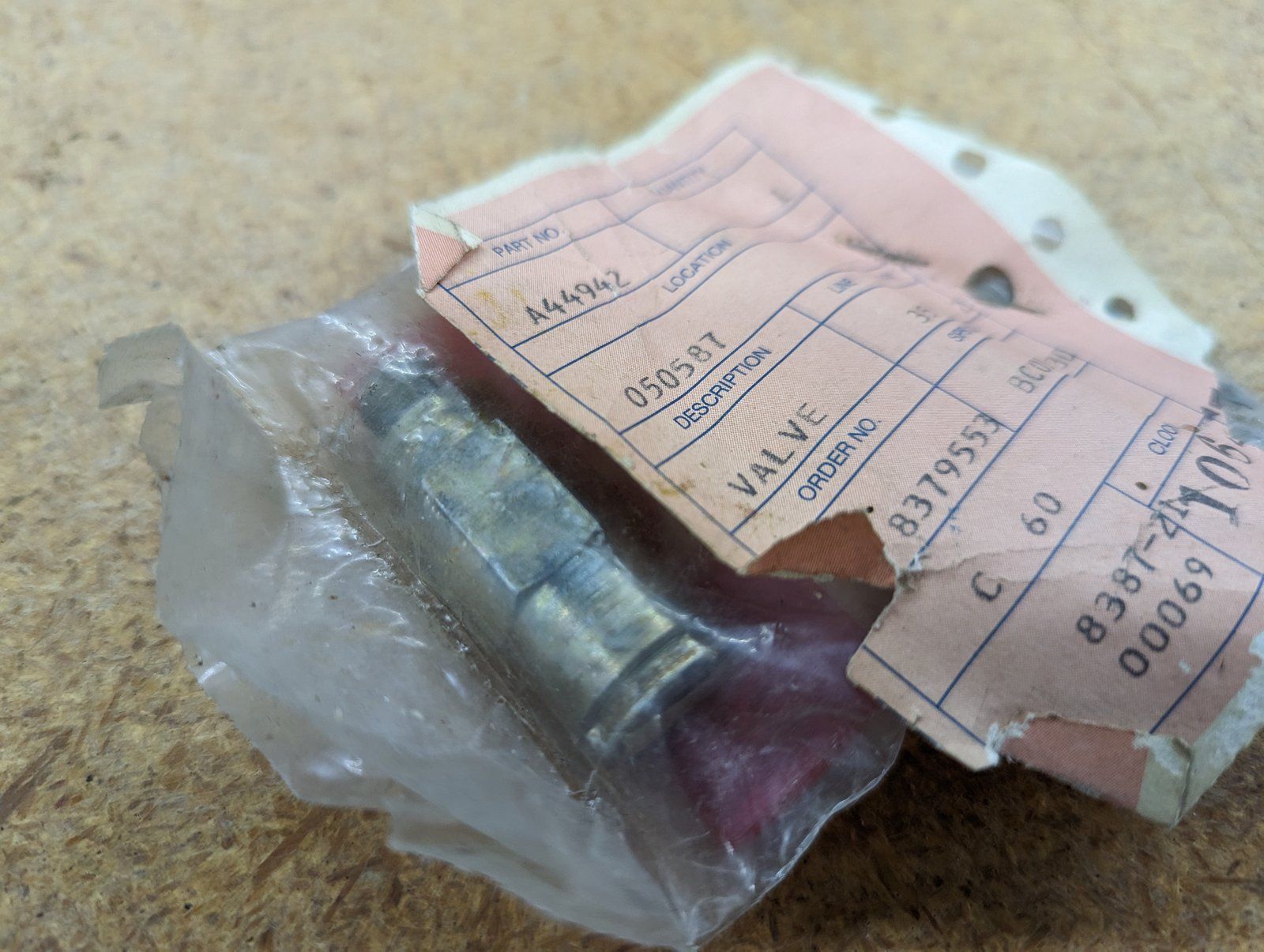 A44942 CASE NEW HOLLAND VALVE - Ingersoll/Case Tractor Part
