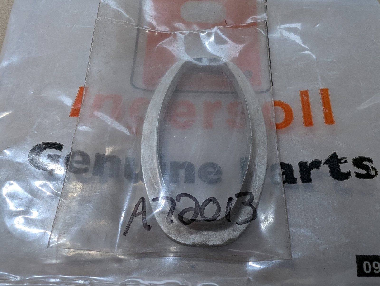 A72013 RETAINER -SEAL - Ingersoll/Case Tractor Part