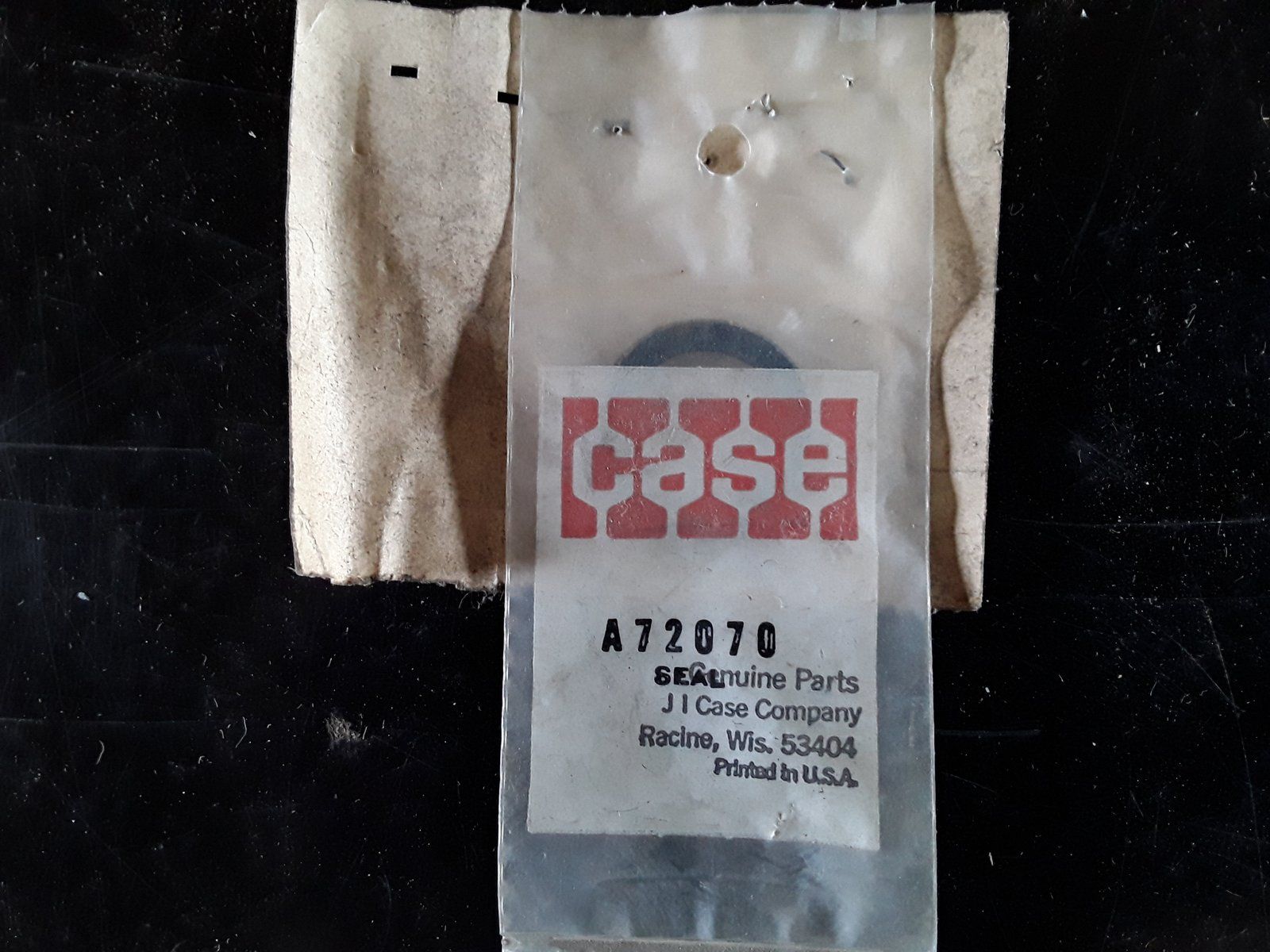 A72070 SEAL-VEE CHAR LYNN #5229 - Ingersoll/Case Tractor Part