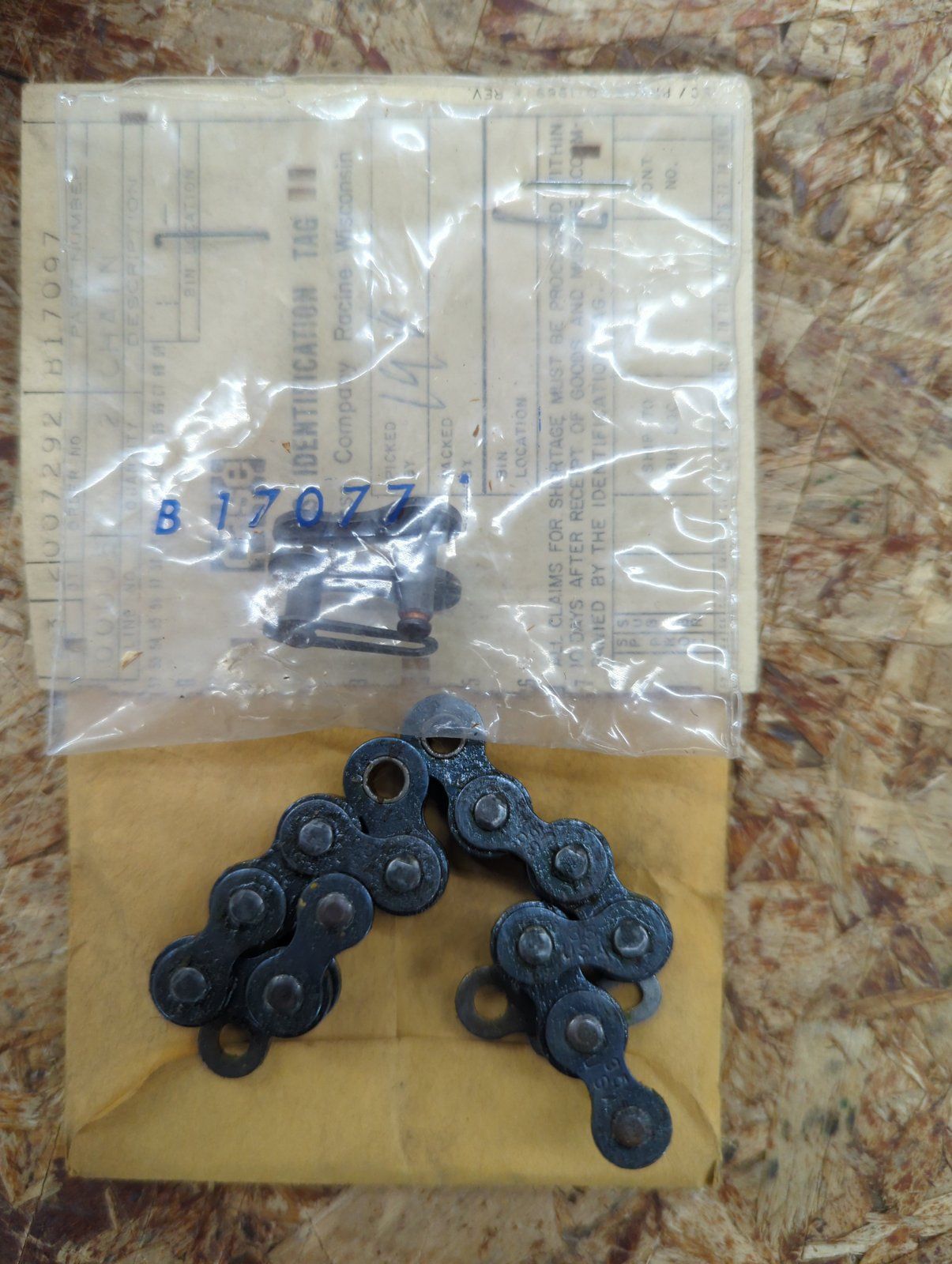 B17077 LINK B17097 CHAIN - Ingersoll/Case Tractor Part