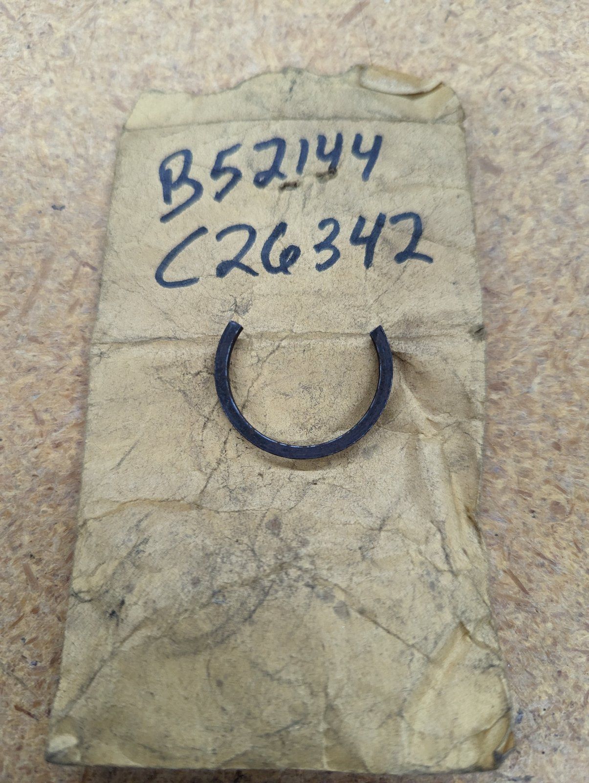 B52144 RING RETAINING C CLIP C26342 - Ingersoll/Case Tractor Part