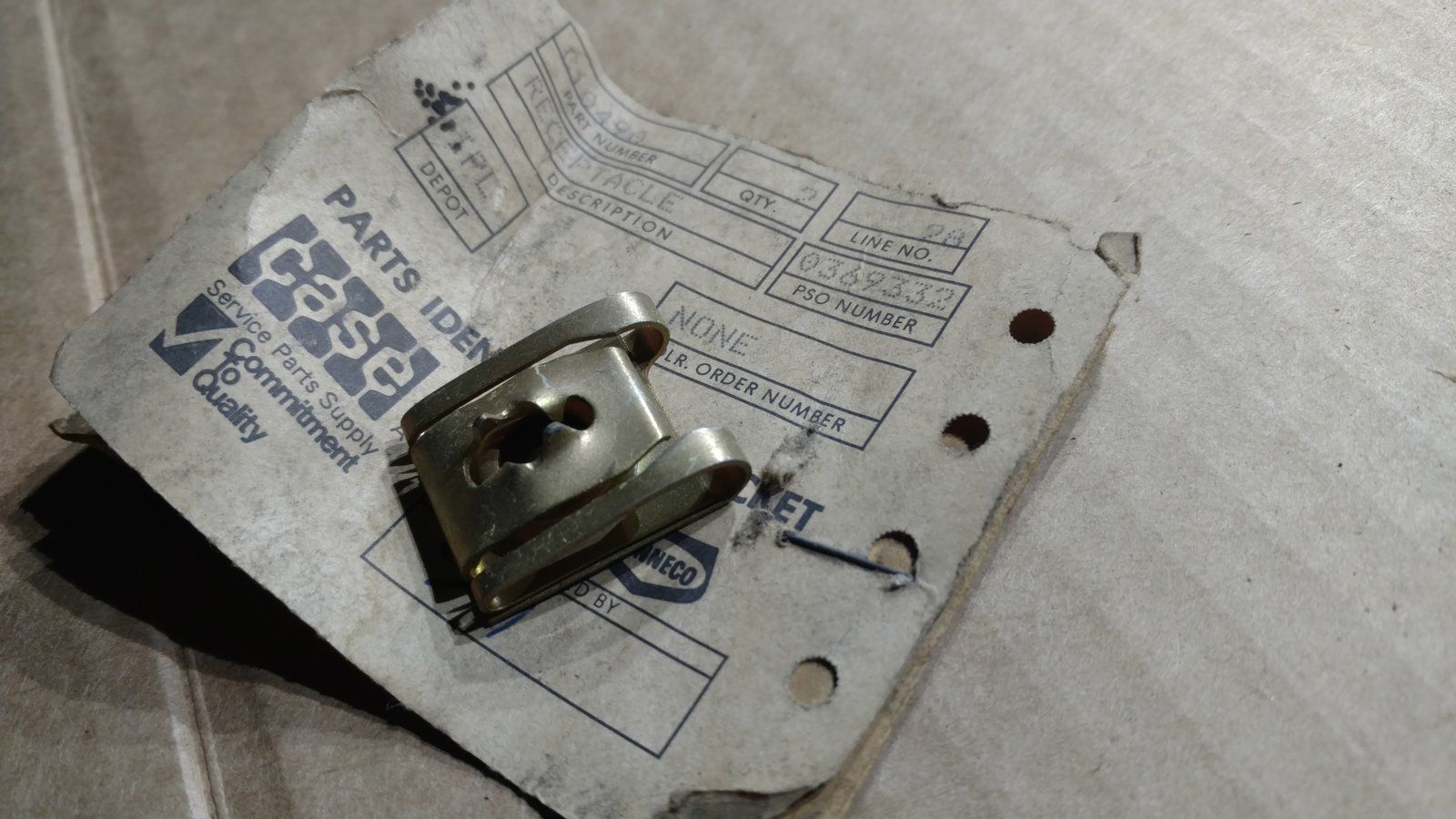 C10490 RECEPTACLE - Ingersoll/Case Tractor Part