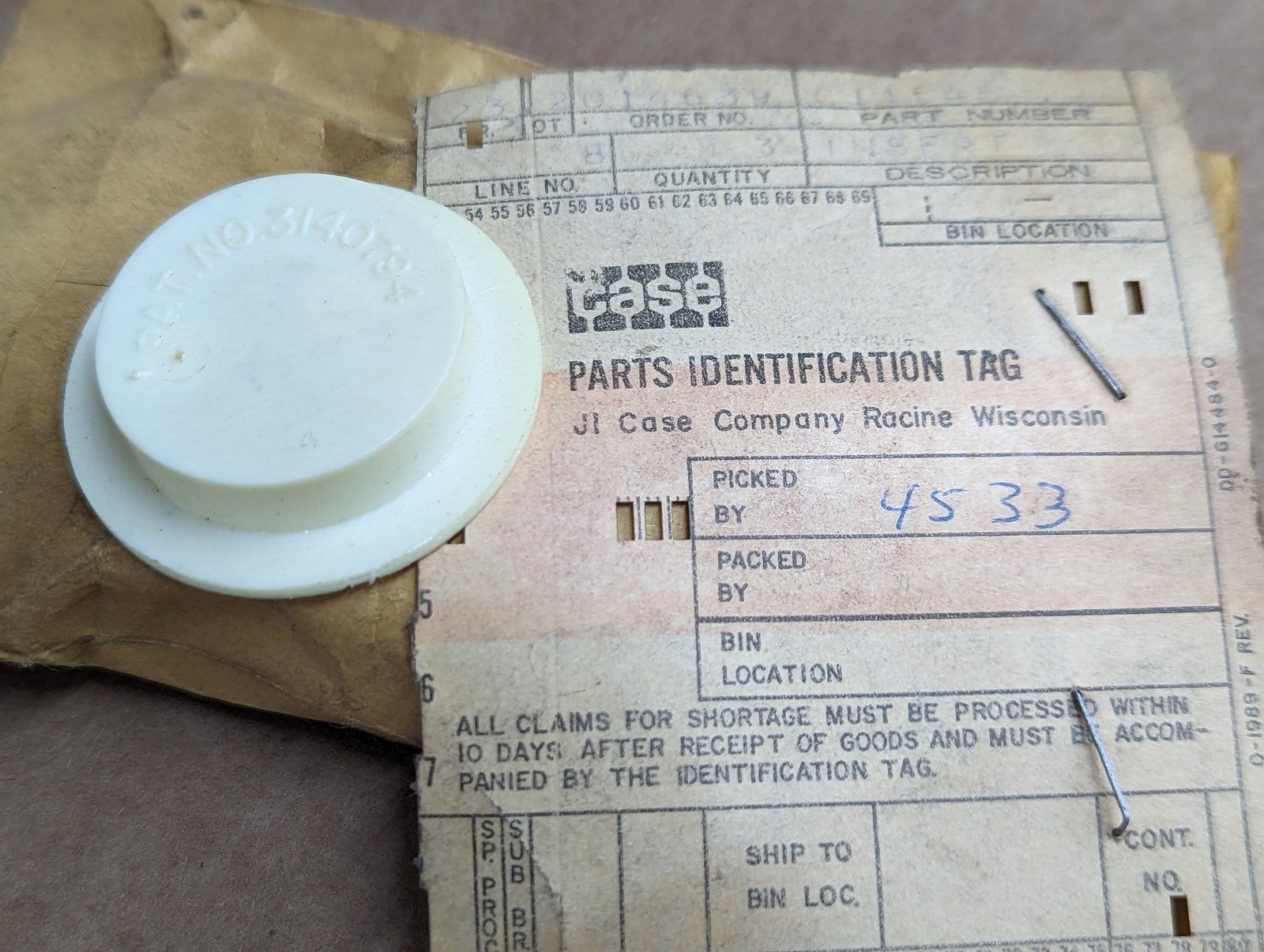 C11545 INSERT - FUEL CAP REPLACED BY: C11529 - Ingersoll/Case Tractor Part