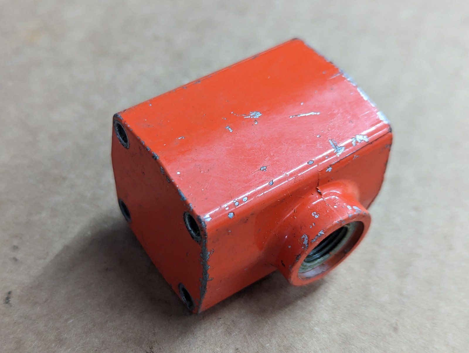 C11893 BONNET GRESEN #2526 - Ingersoll/Case Tractor Part