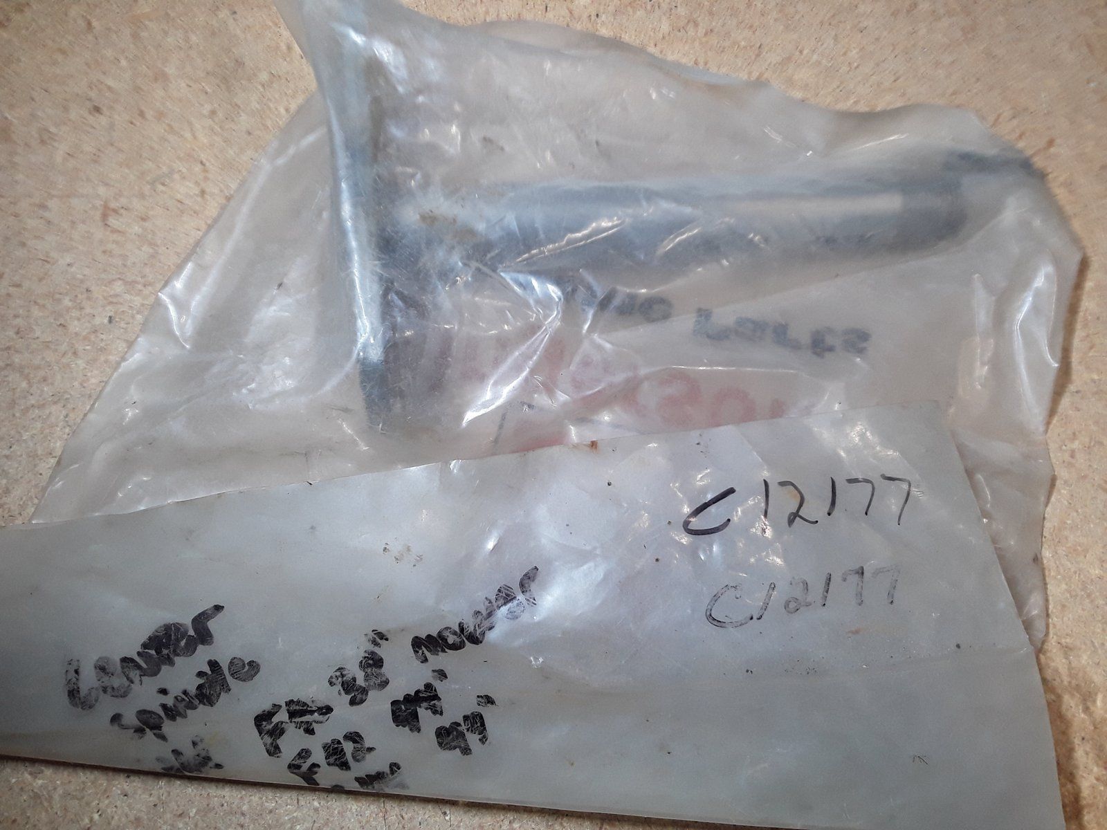 C12177 E44 SPINDLE CENTER - Ingersoll/Case Tractor Part