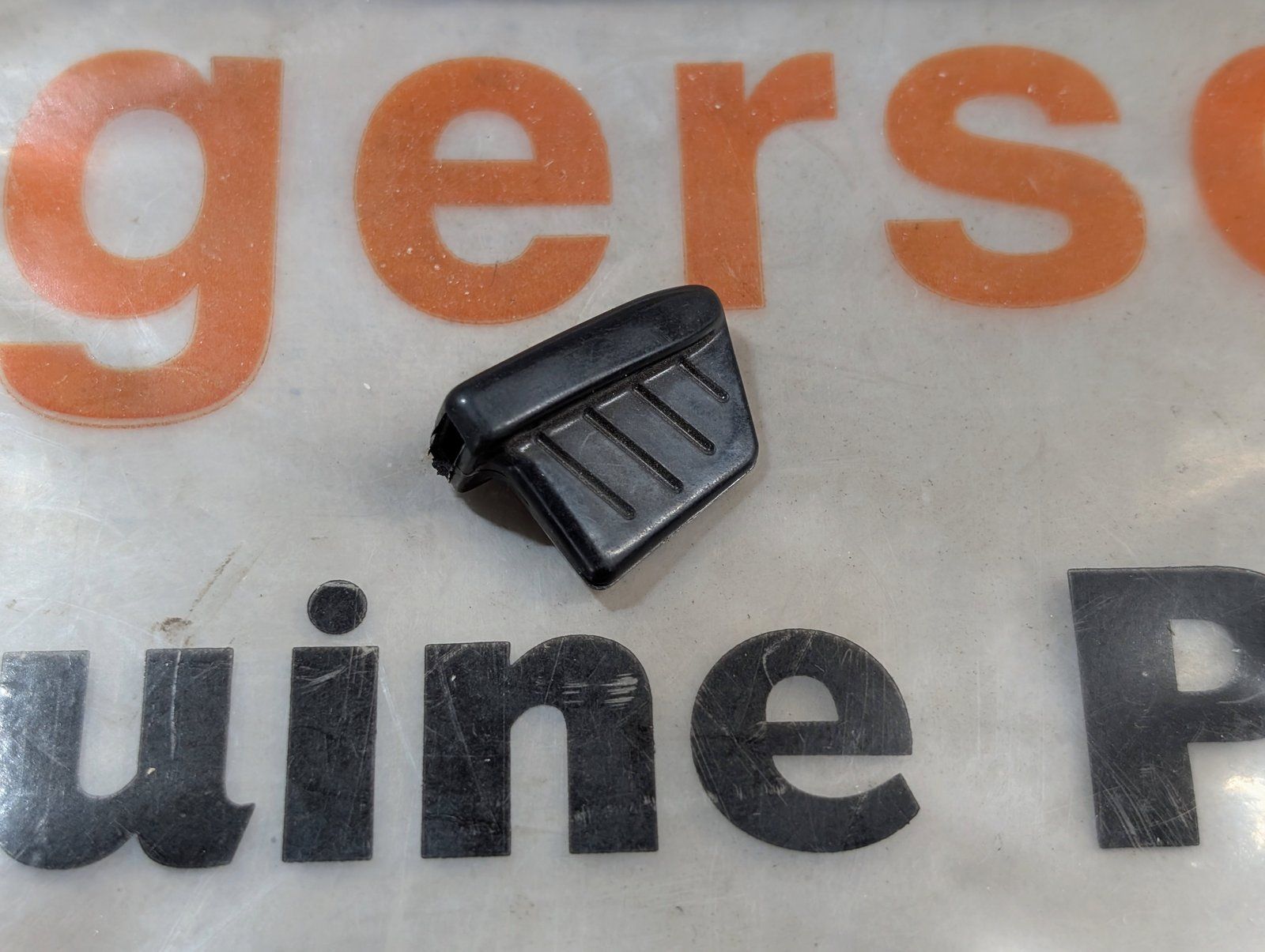 C12224 HANDEL - THROTTLE BLACK - Ingersoll/Case Tractor Part