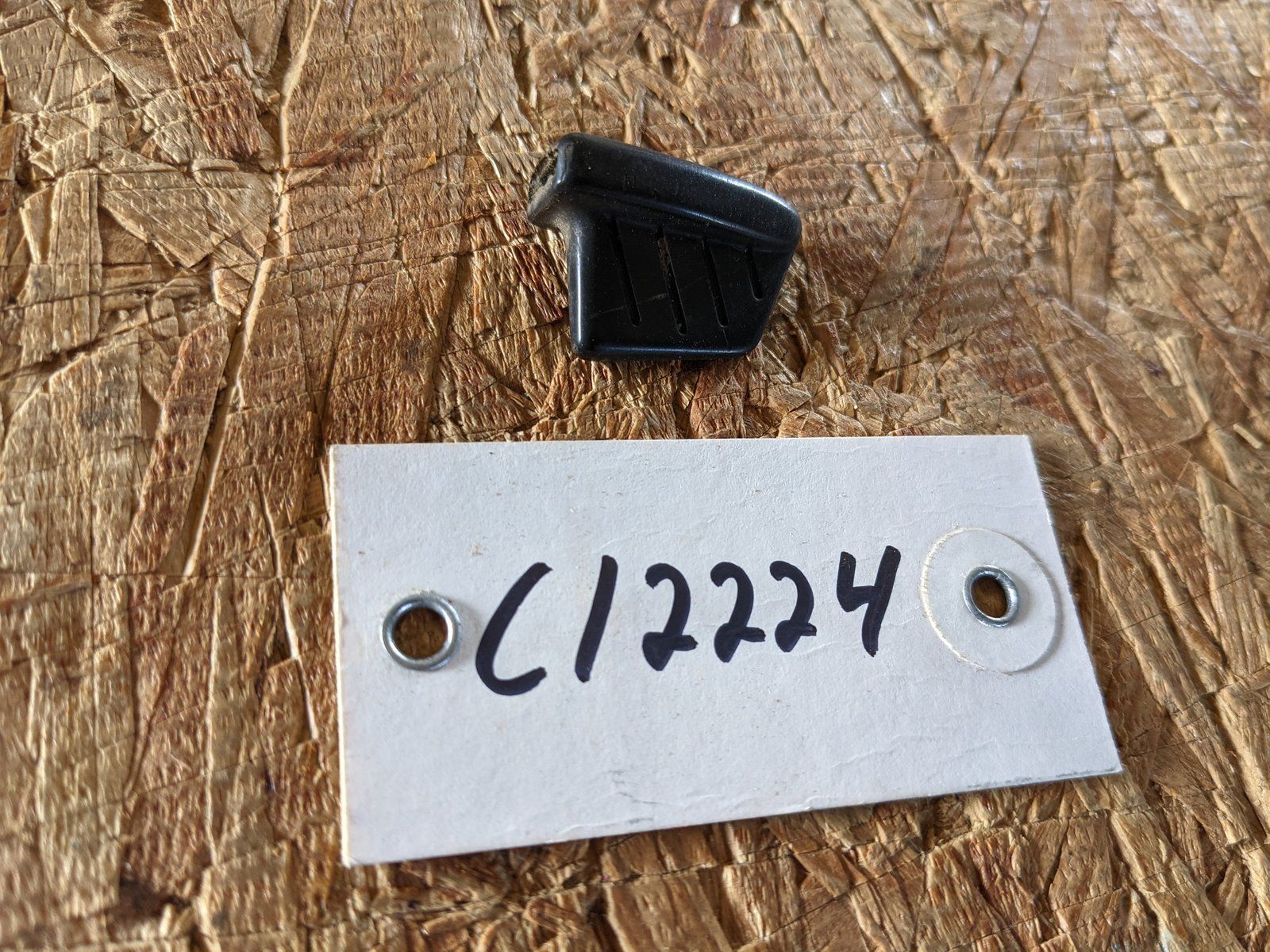 C12224 USED HANDEL - THROTTLE BLACK - Ingersoll/Case Tractor Part