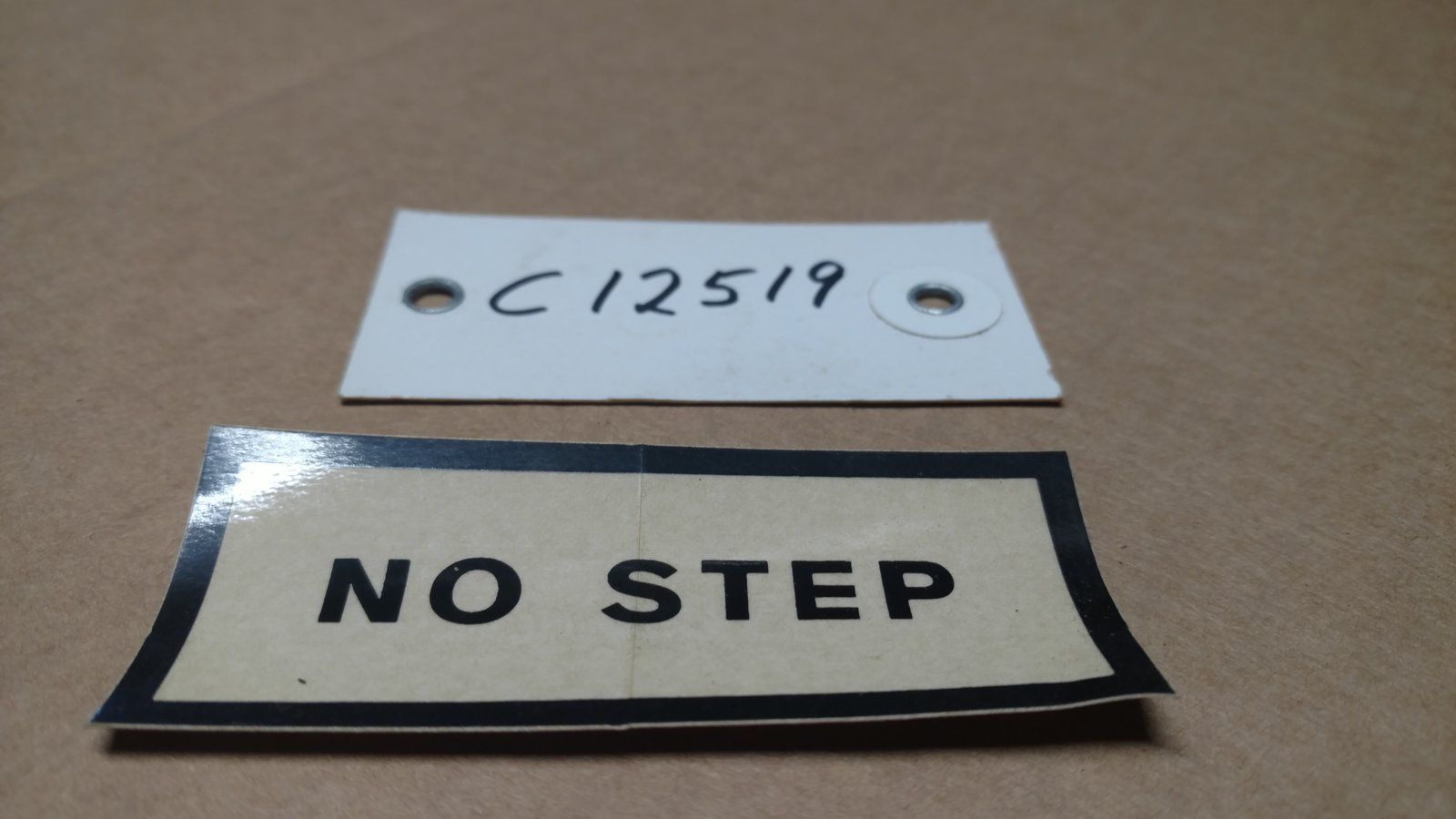 C12519 DECAL - NO STEP - Ingersoll/Case Tractor Part
