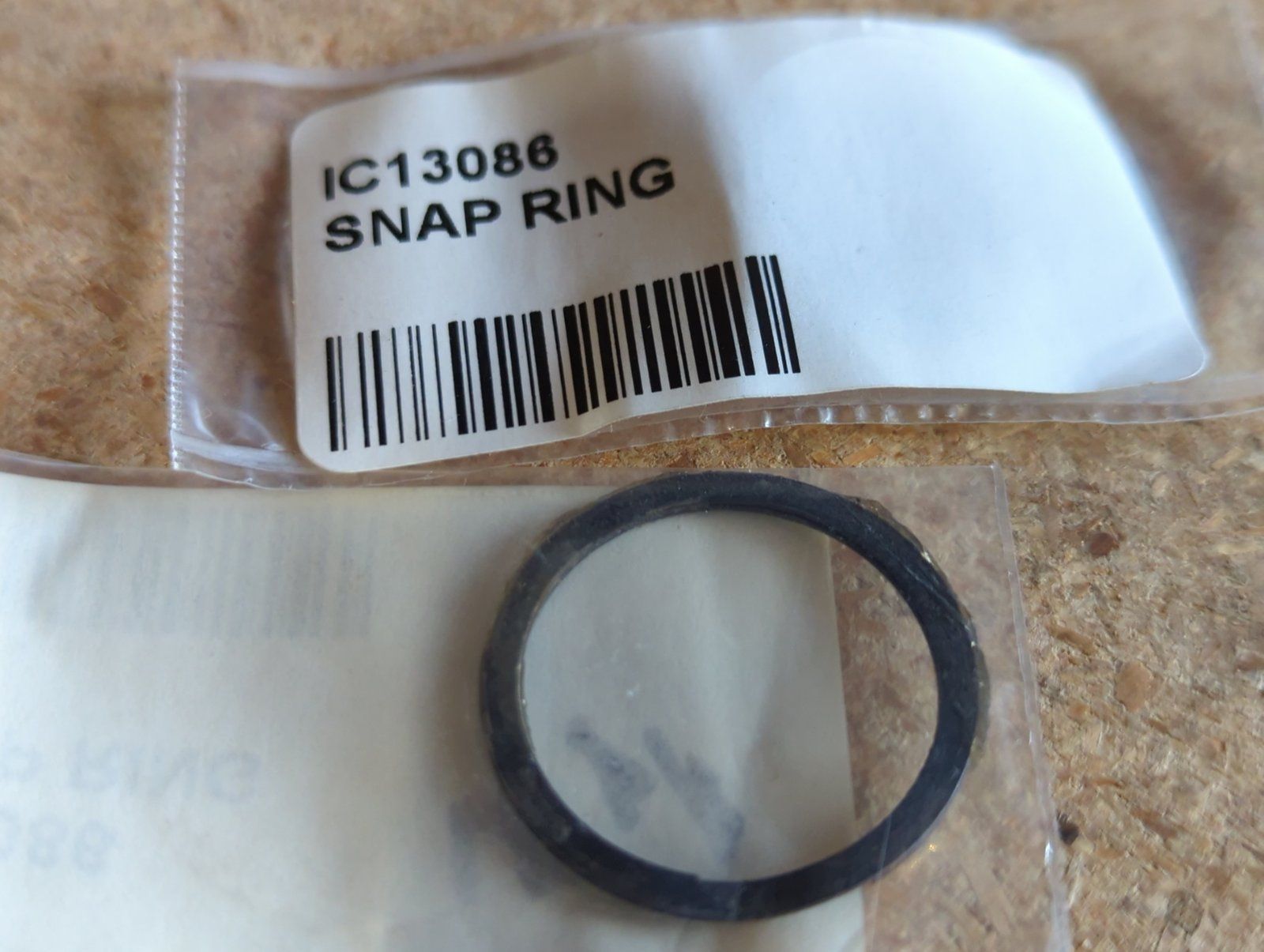 C13086 SNAP RING.984 External HD - Ingersoll/Case Tractor Part
