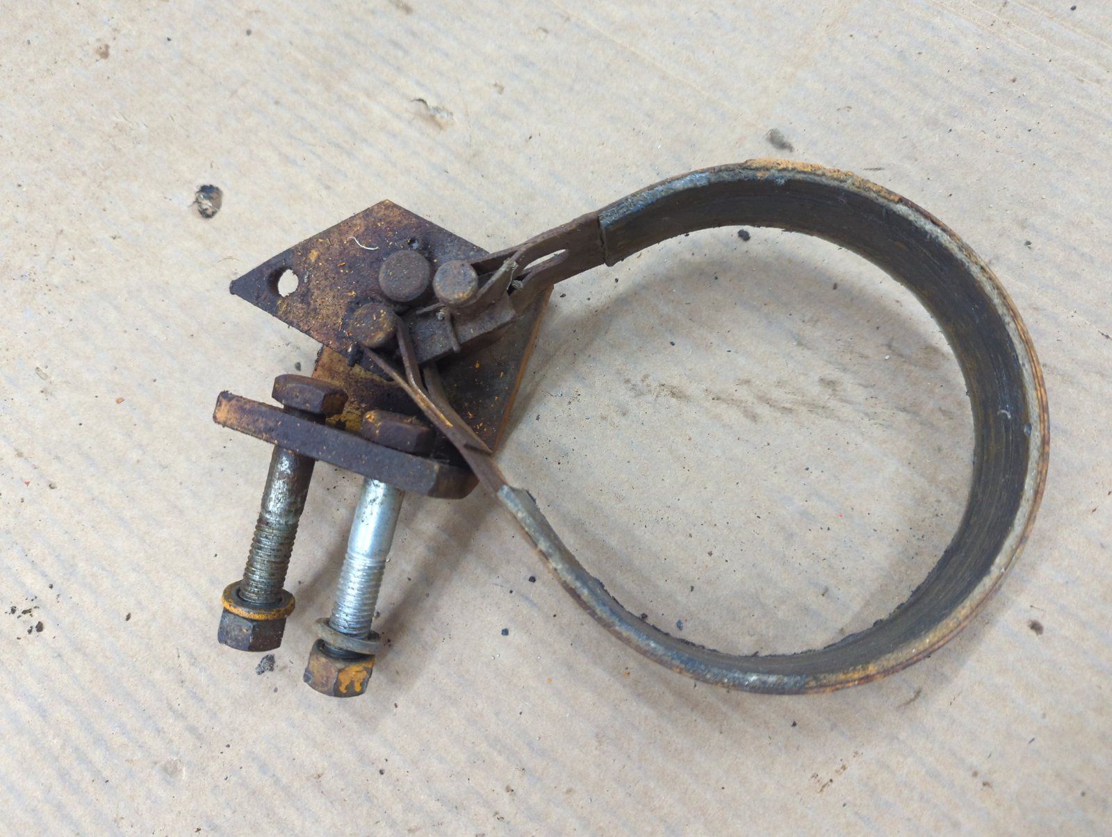 C14187 USED BRAKE BAND C47142 C47143 - Ingersoll/Case Tractor Part