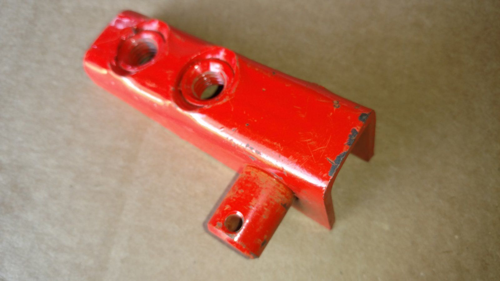 C14460 LH BRACKET SLEEVE HITCH MOUNT C25789 - Ingersoll/Case Tractor Part