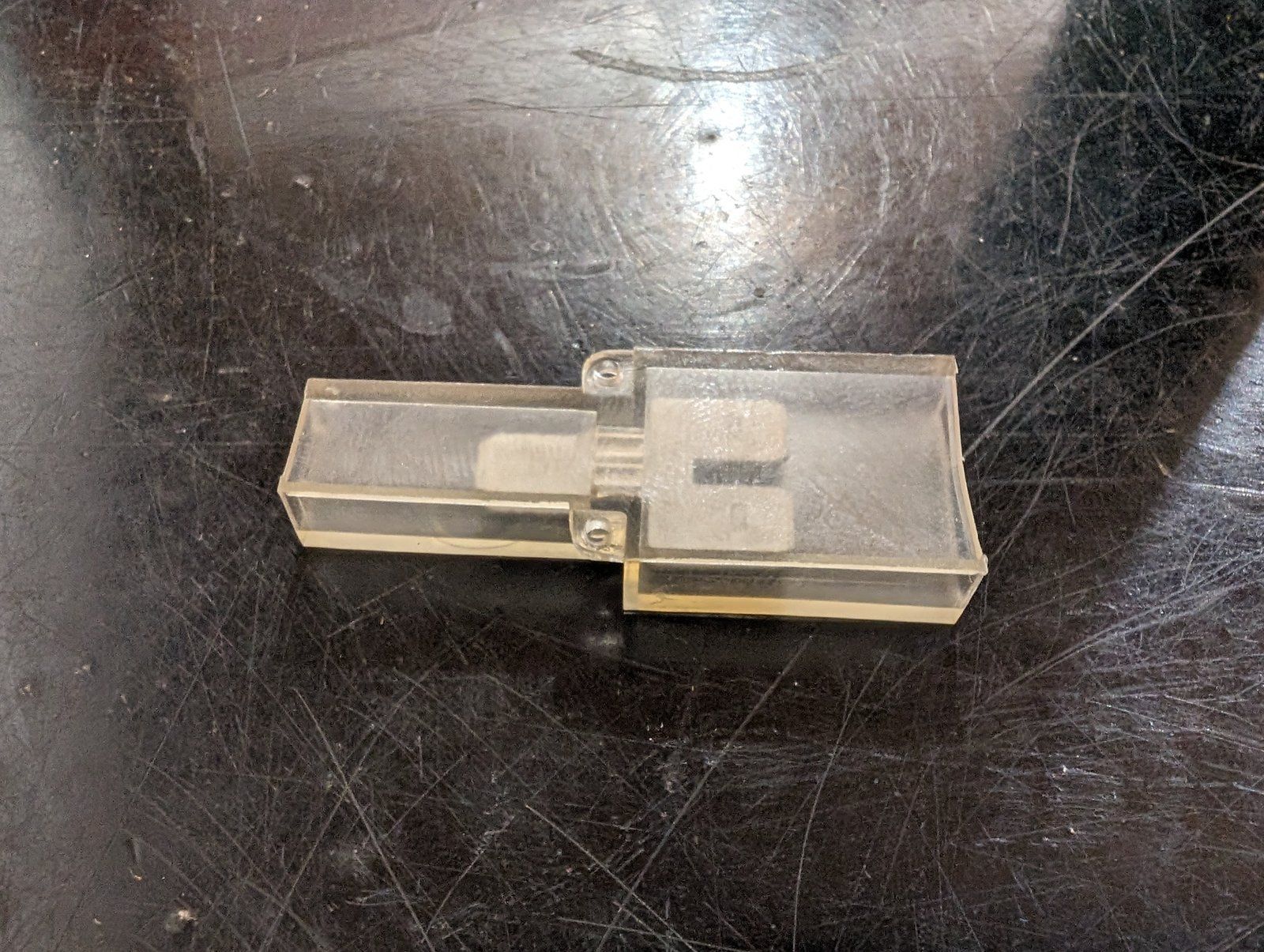 C14537-1 BODY - CONNECTOR 2 CONTACT - HEADLIGHT - Ingersoll/Case Tractor Part