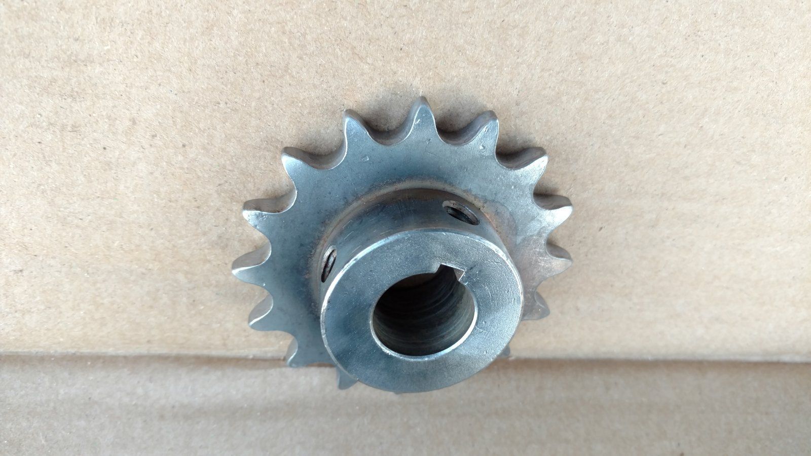 C14579 SPROCKET - 16 TOOTH W/KEYWAY SNOWBLOWER - Ingersoll/Case Tractor Part