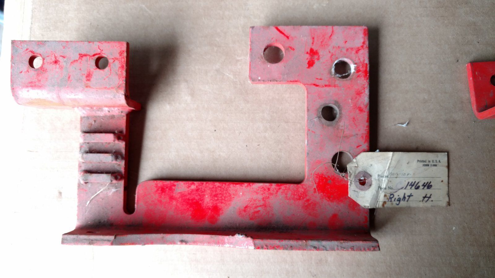 C14646 BRACKET - SNOWCASTER MTG RH F80 F84 G80 G84 - Ingersoll/Case Tractor Part