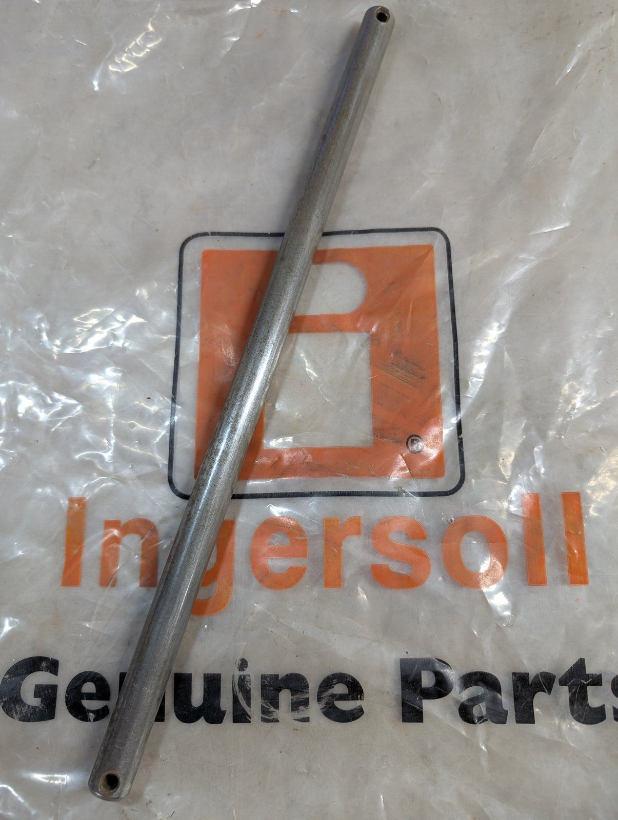 C14714 SHAFT LOWER PIVOT - Ingersoll/Case Tractor Part