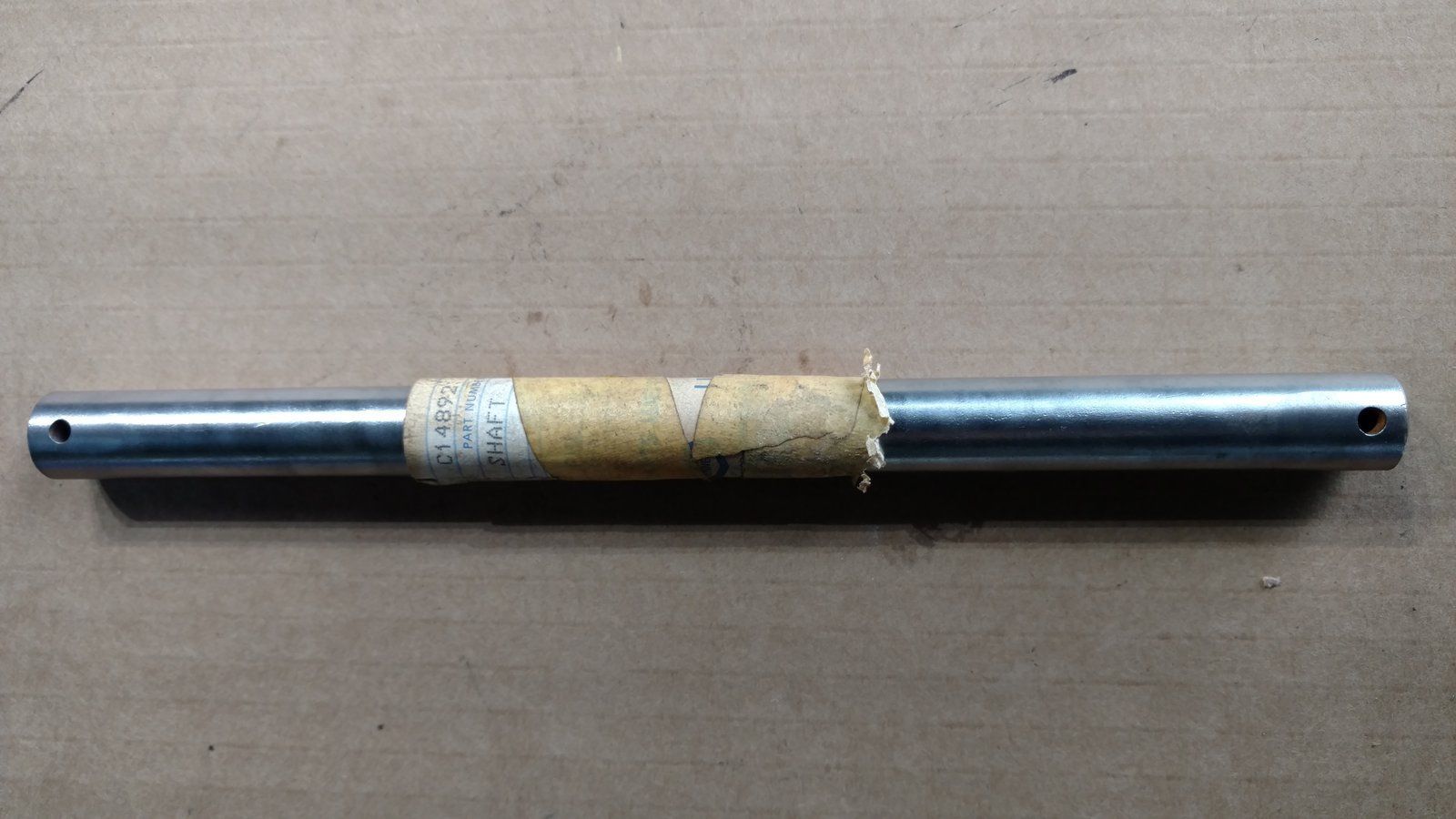 C14892 SHAFT - REAR ROLLER - Ingersoll/Case Tractor Part