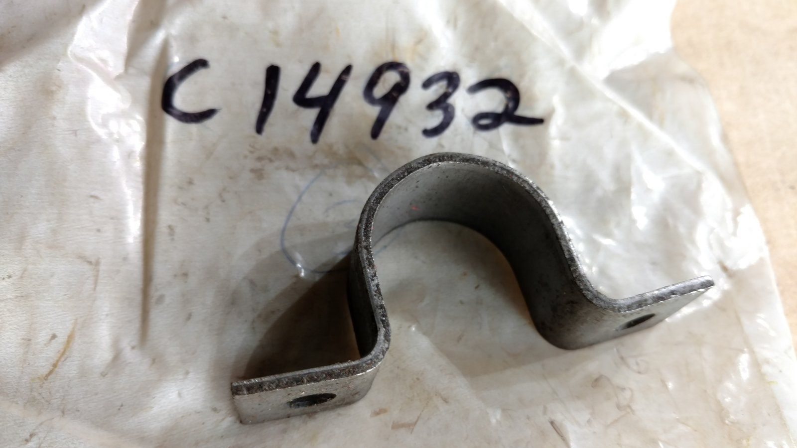 C14932 BRACKET - CENTER - Ingersoll/Case Tractor Part
