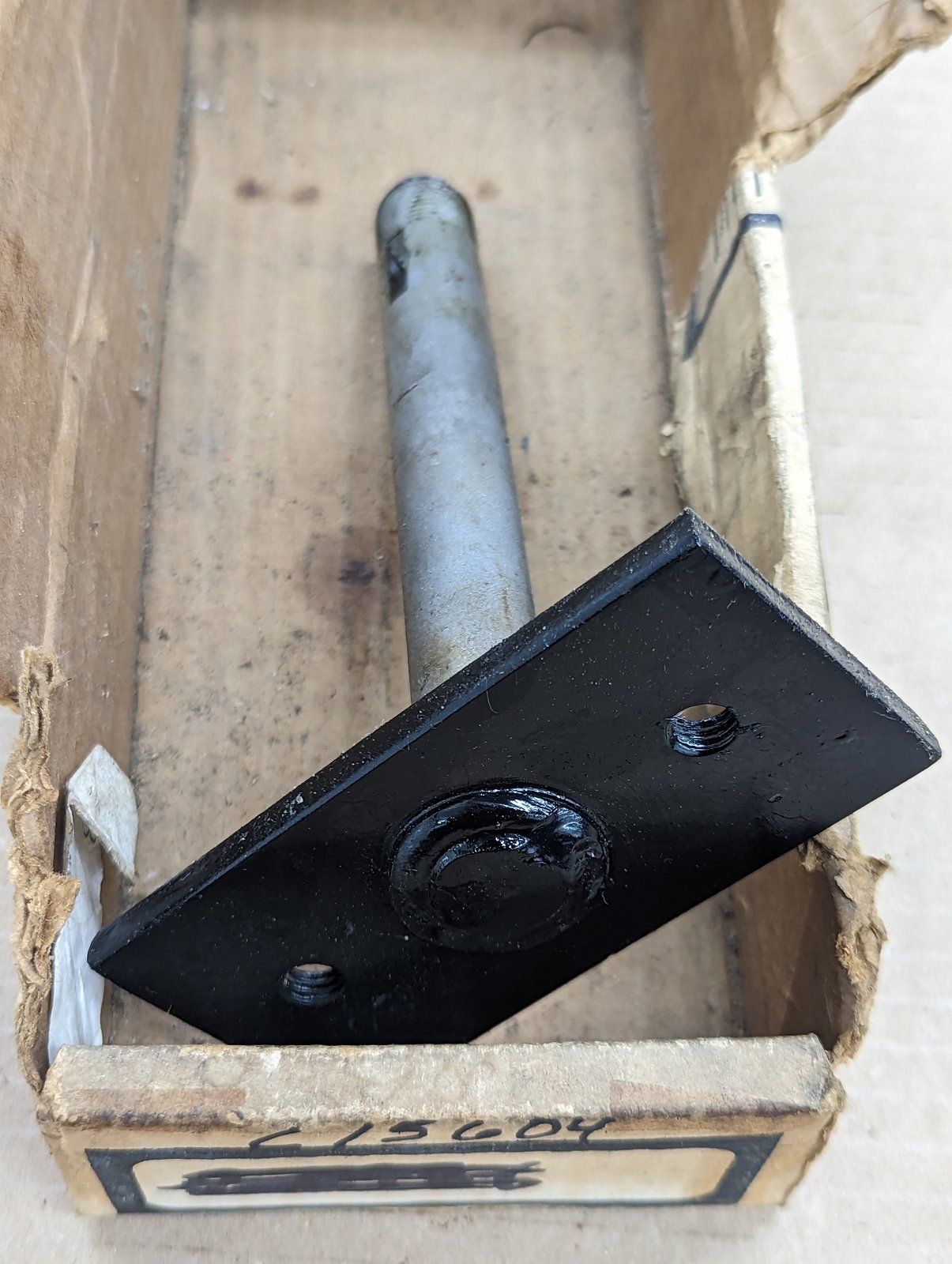 C15604 USED SPINDLE - CENTER - Ingersoll/Case Tractor Part