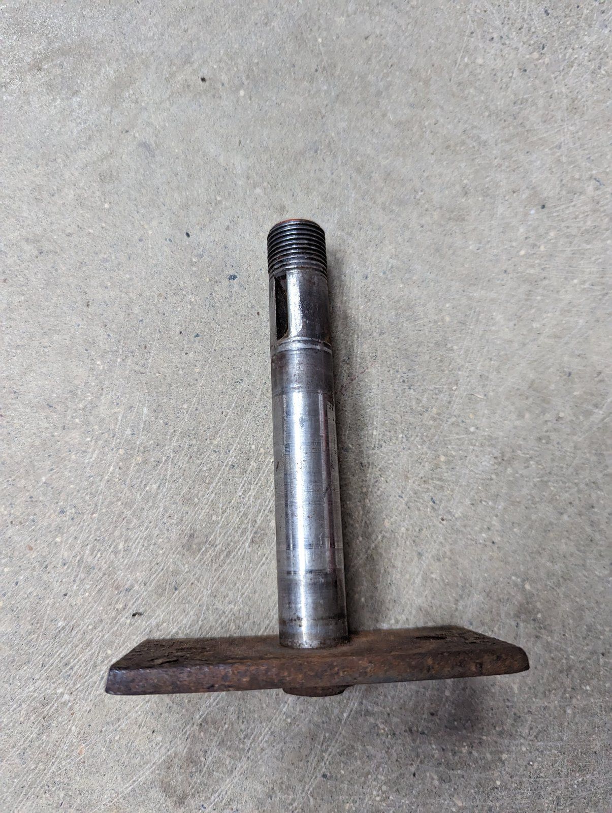 C15763 USED MOWER SPINDLE-OUTBOARD - Ingersoll/Case Tractor Part
