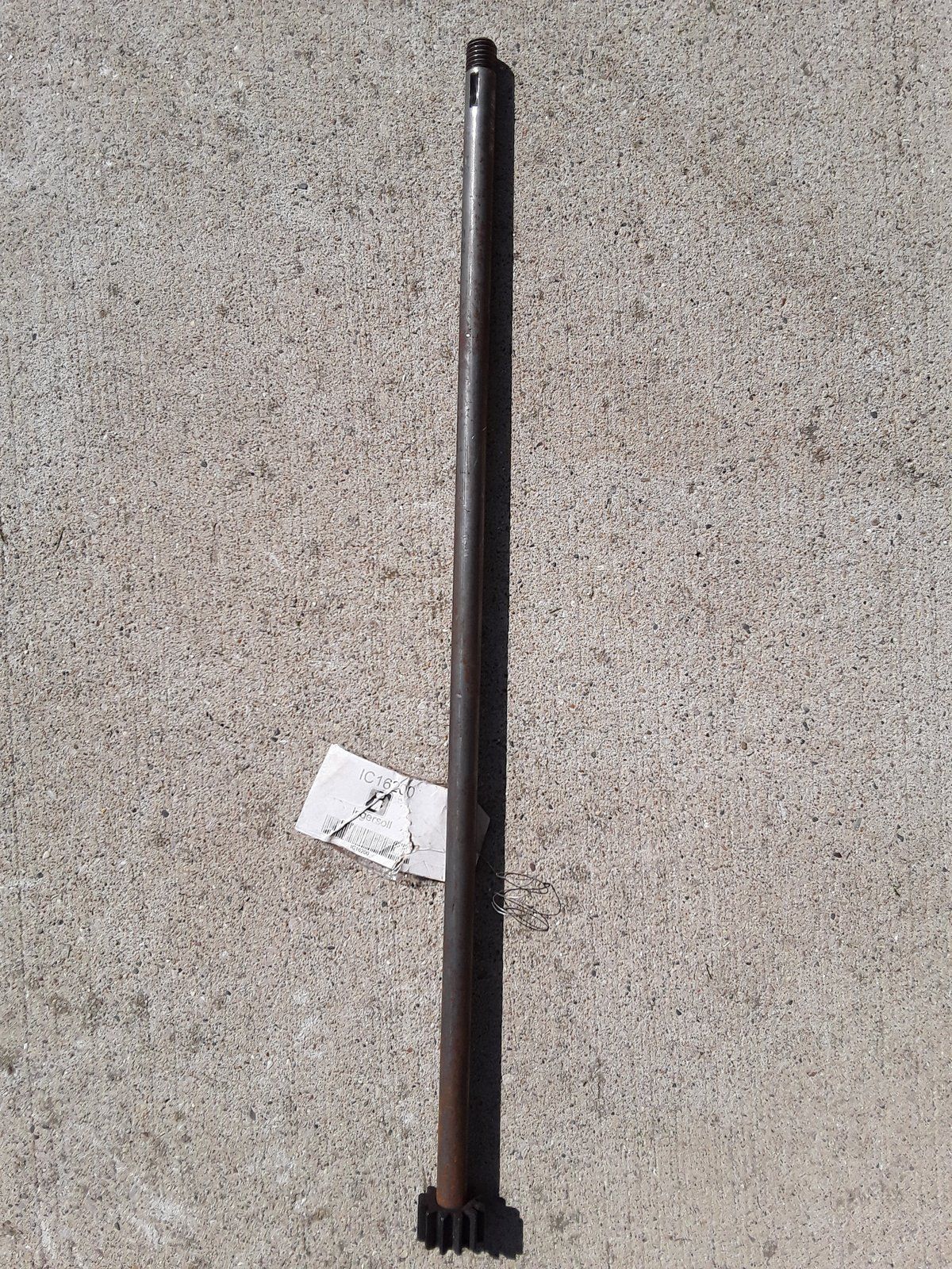 C16200 STEERING SHAFT (KEYED) - Ingersoll/Case Tractor Part