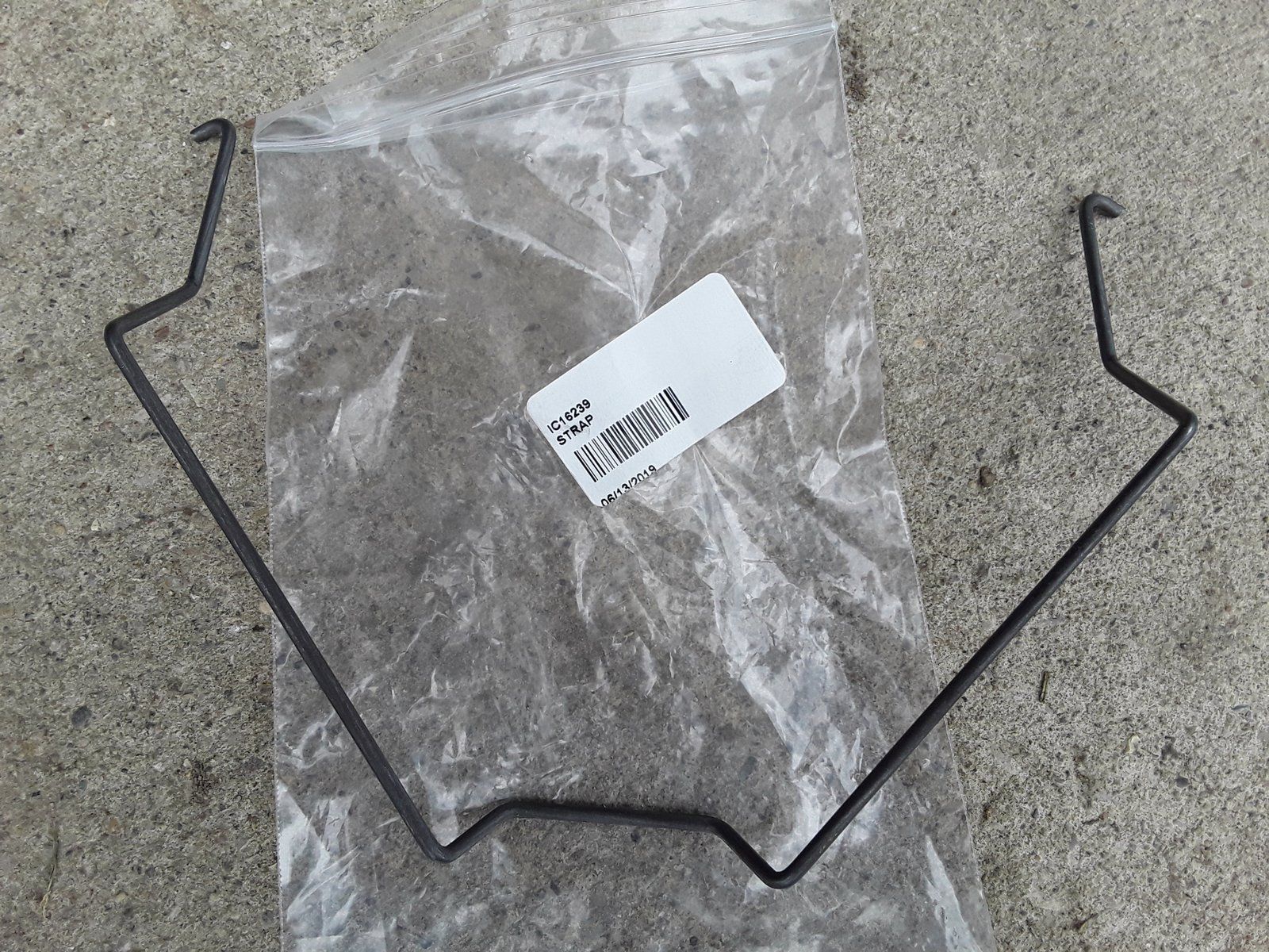 C16239 STRAP - BATTERY HOLD DOWN - Ingersoll/Case Tractor Part