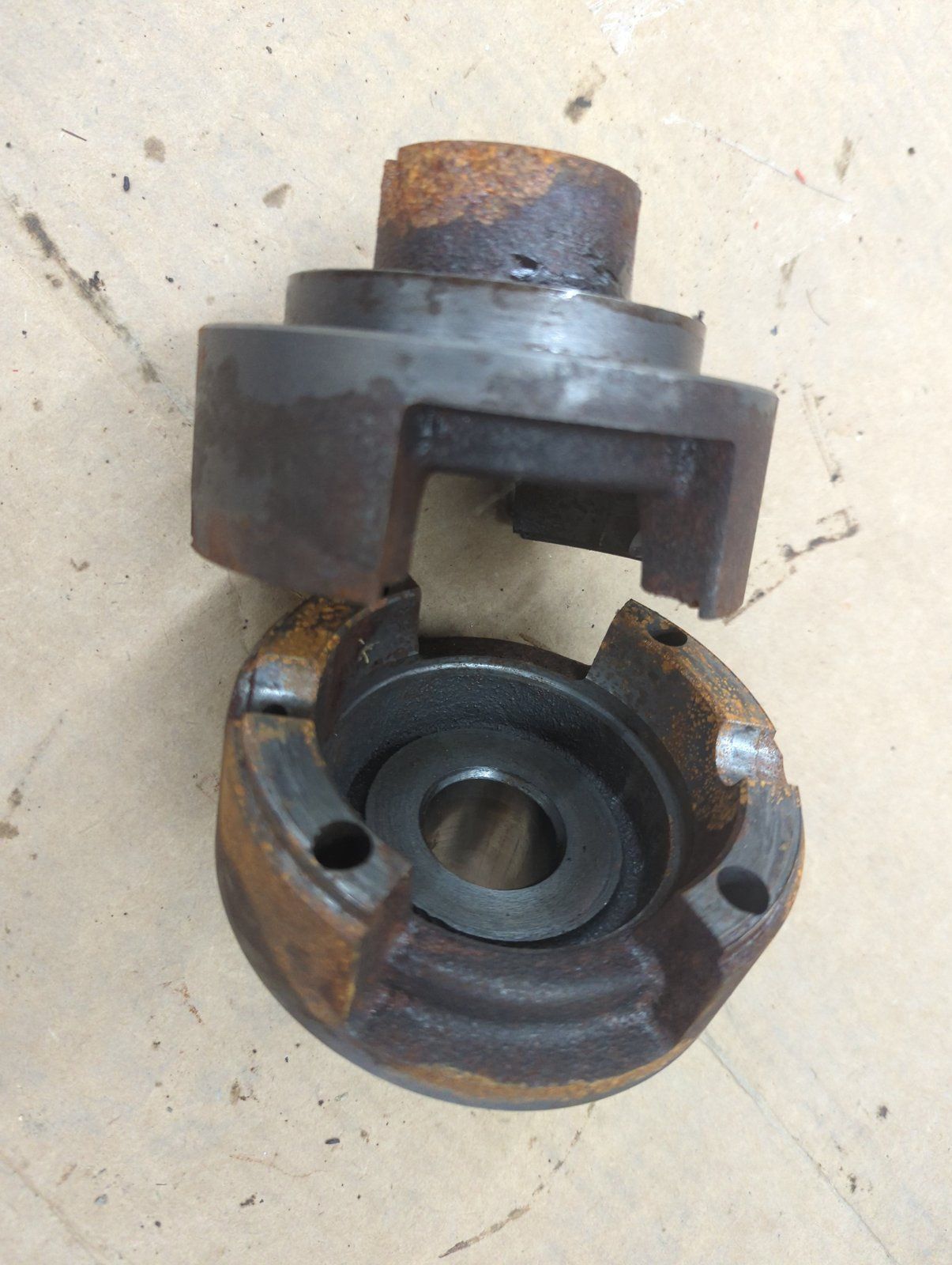 C16295 USED DIFFERENTIAL HALFS (2) - Ingersoll/Case Tractor Part