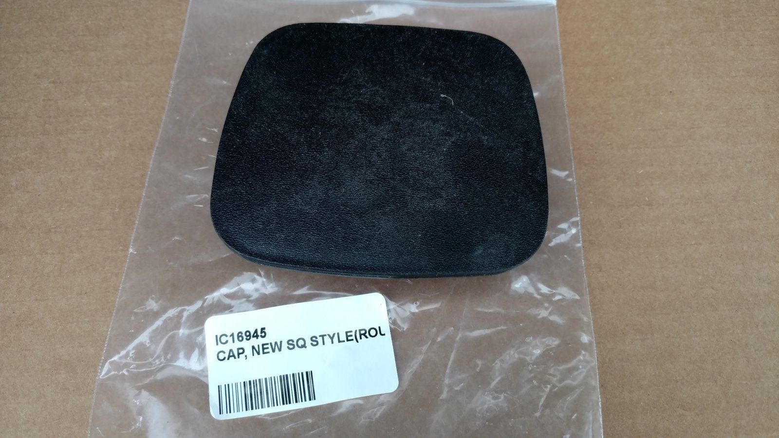 C16945-1 CAP-STEERING WHEEL (NEW SQUARE STYLE) - Ingersoll/Case Tractor Part