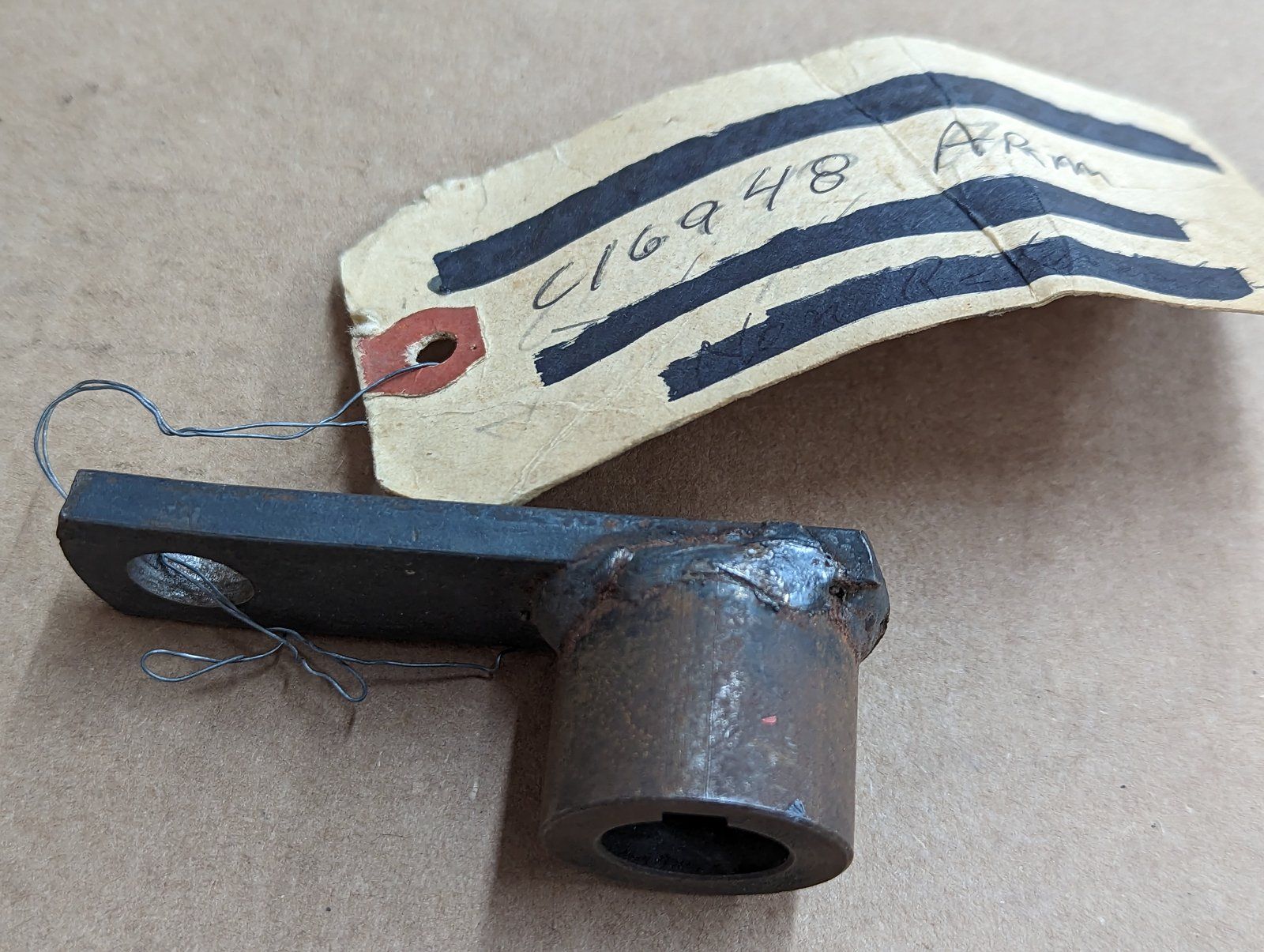 C16948 STEERING ARM - Ingersoll/Case Tractor Part