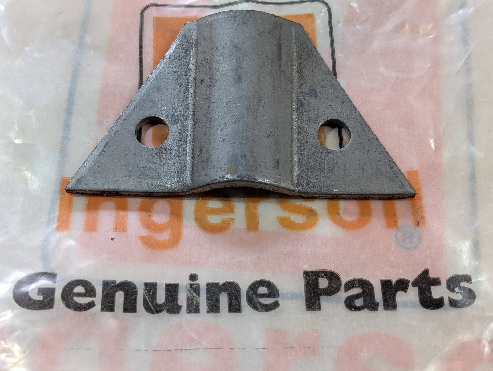 C17250 BRACKET - CLAMP BOTTOM - Ingersoll/Case Tractor Part