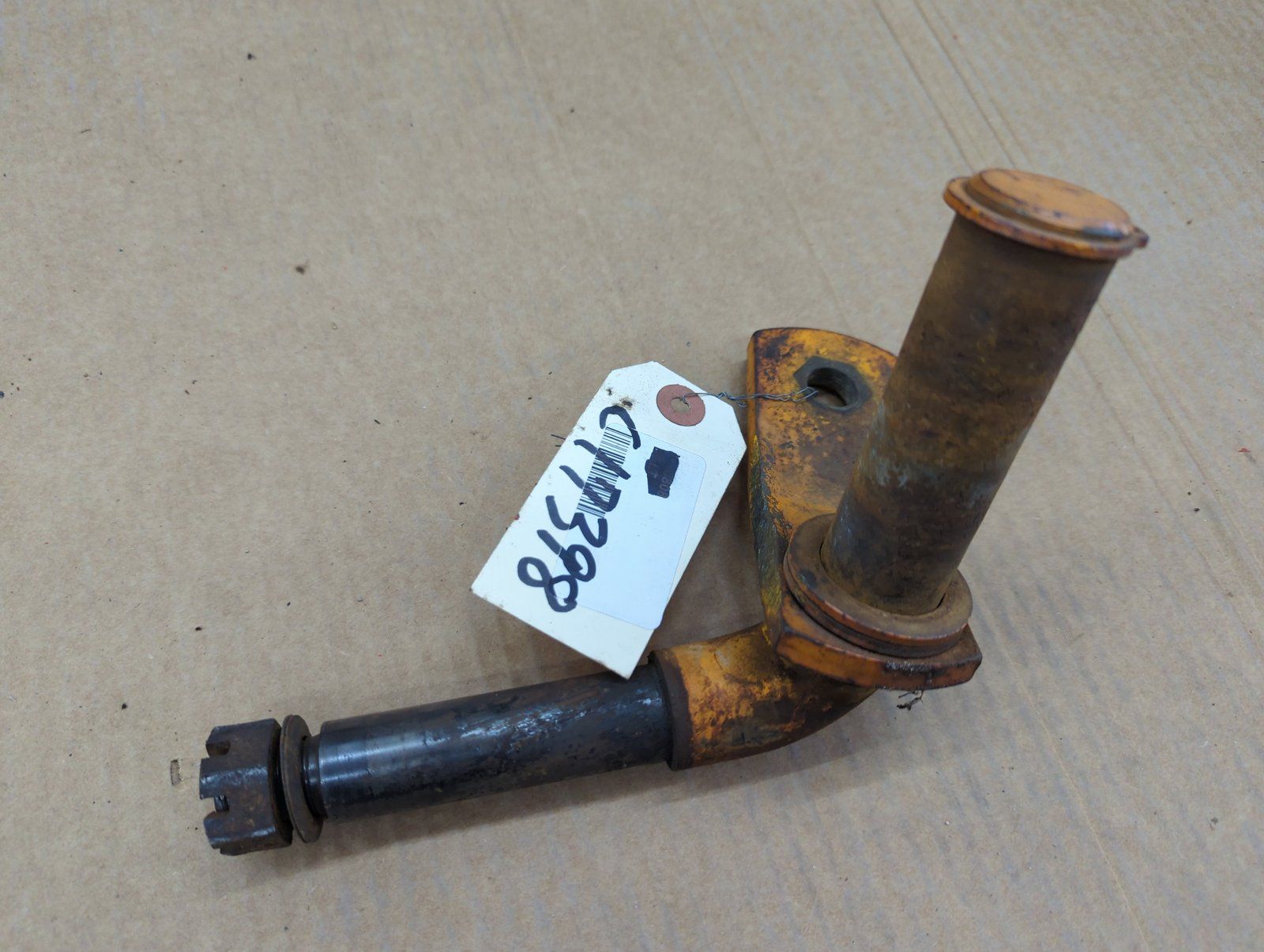C17398 USED SPINDLE RH - Ingersoll/Case Tractor Part