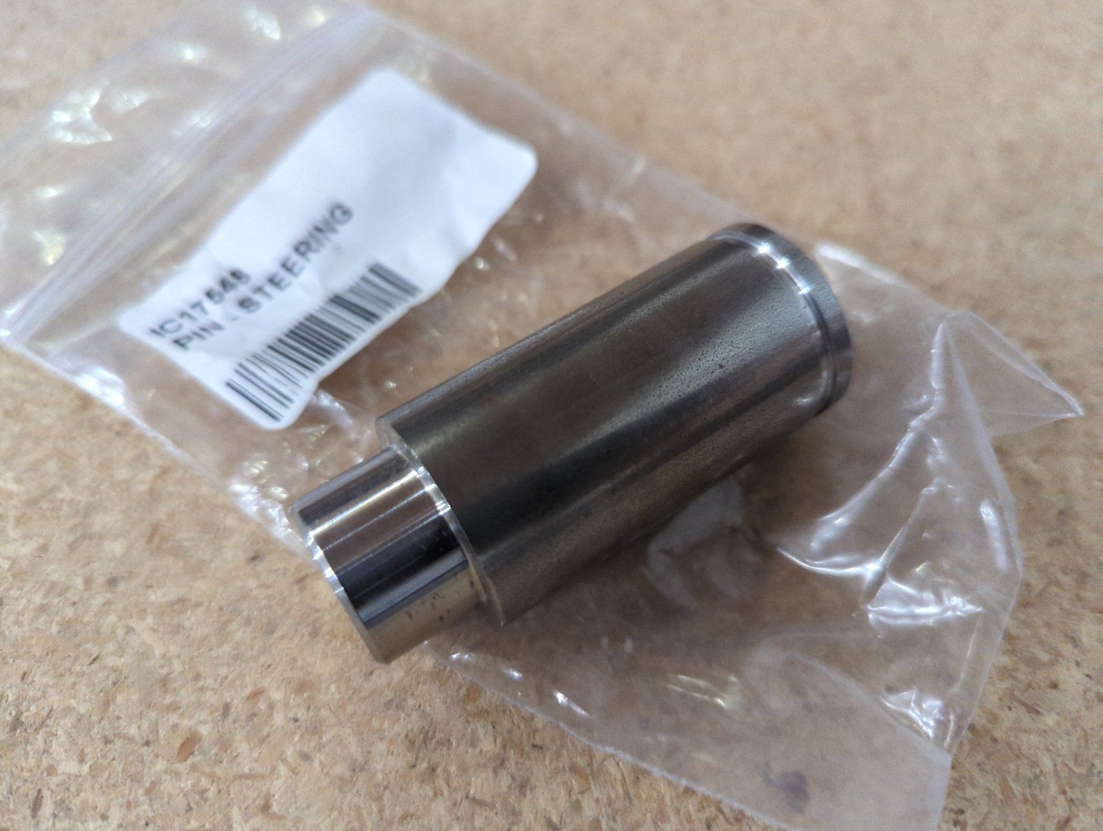 C17548 STEERING PIN - Ingersoll/Case Tractor Part