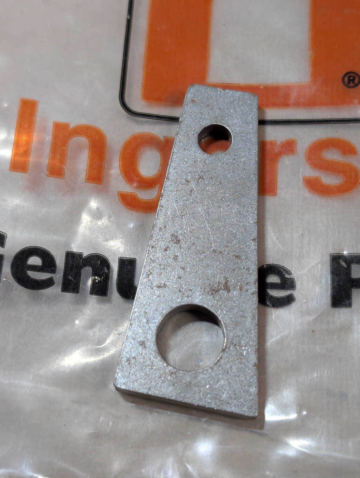C17564 TAB LIFT CONTROL 600'S - Ingersoll/Case Tractor Part