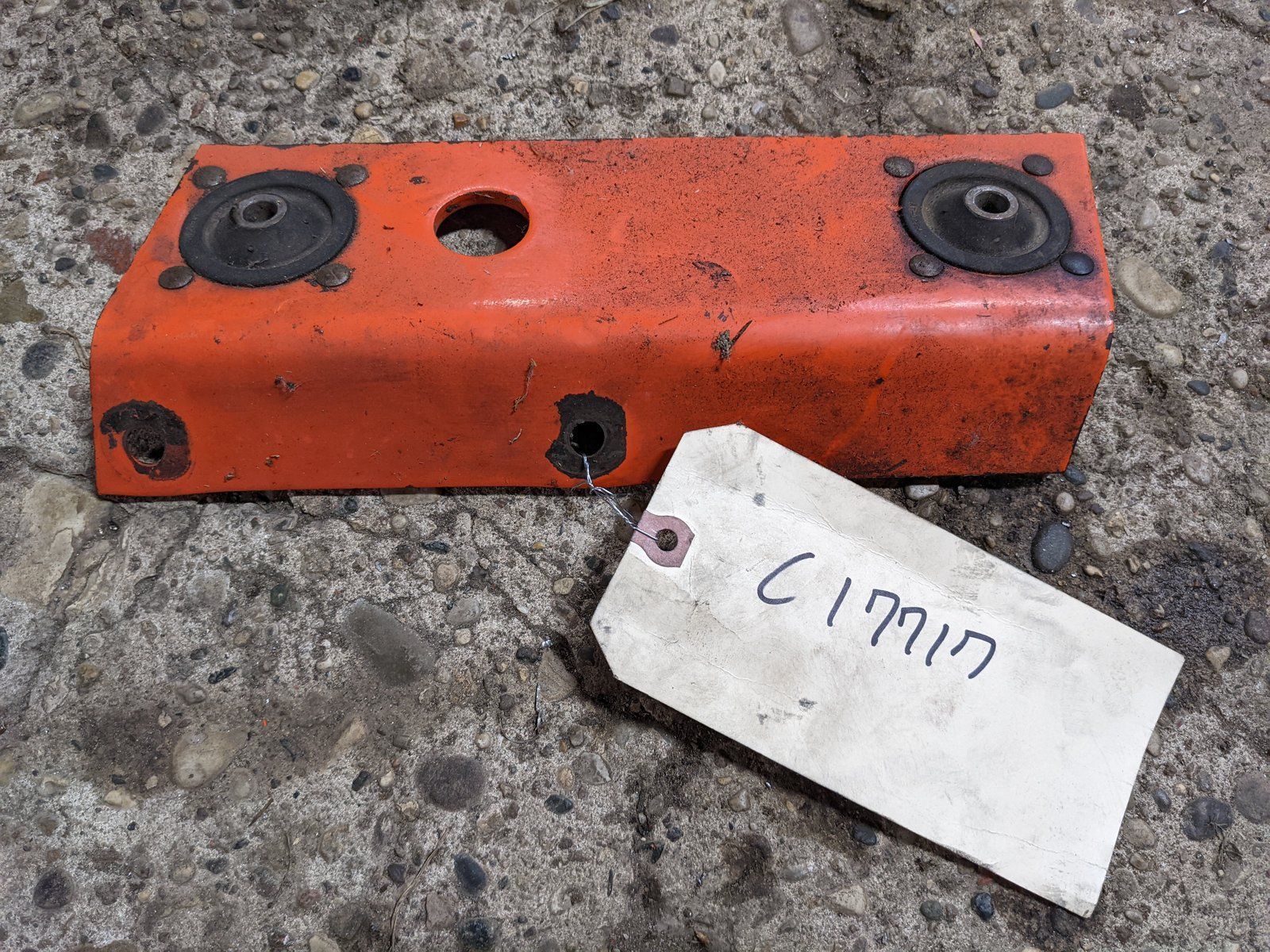 C17717 USED PLATE - ENGINE MOUNT LH KOHLER MODELS - Ingersoll/Case Tractor Part