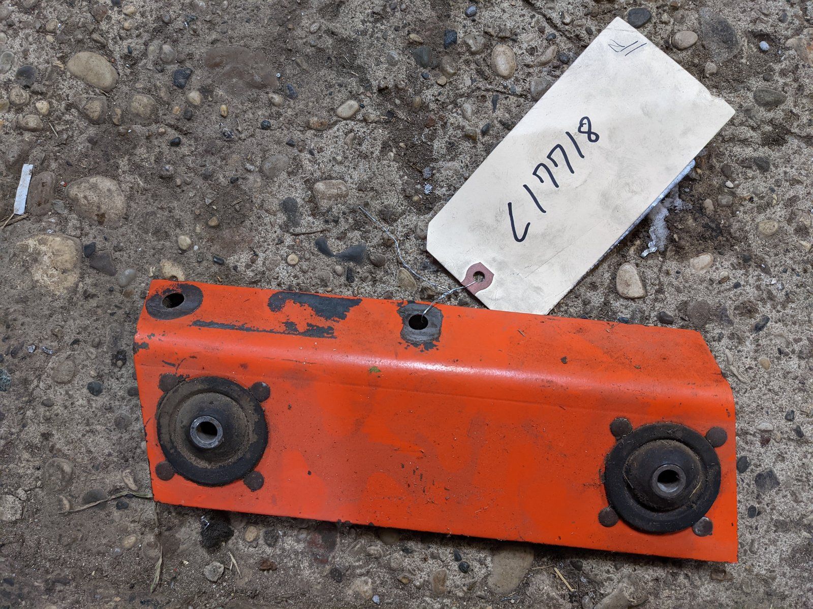 C17718 USED PLATE - ENGINE MOUNT RH KOHLER MODELS - Ingersoll/Case Tractor Part