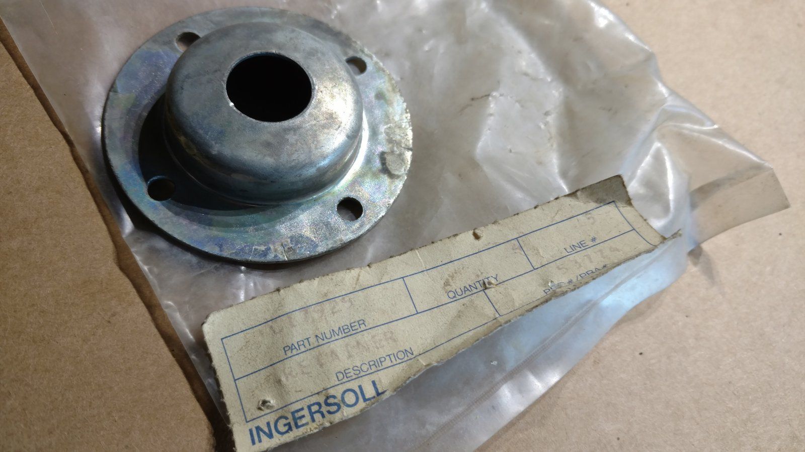 C17925 RETAINER - BEARING - Ingersoll/Case Tractor Part